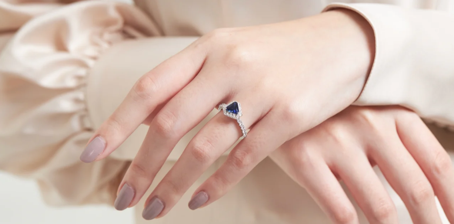 Blue, green & Montana sapphire engagement rings in gold — USA & Australia 2025 trends