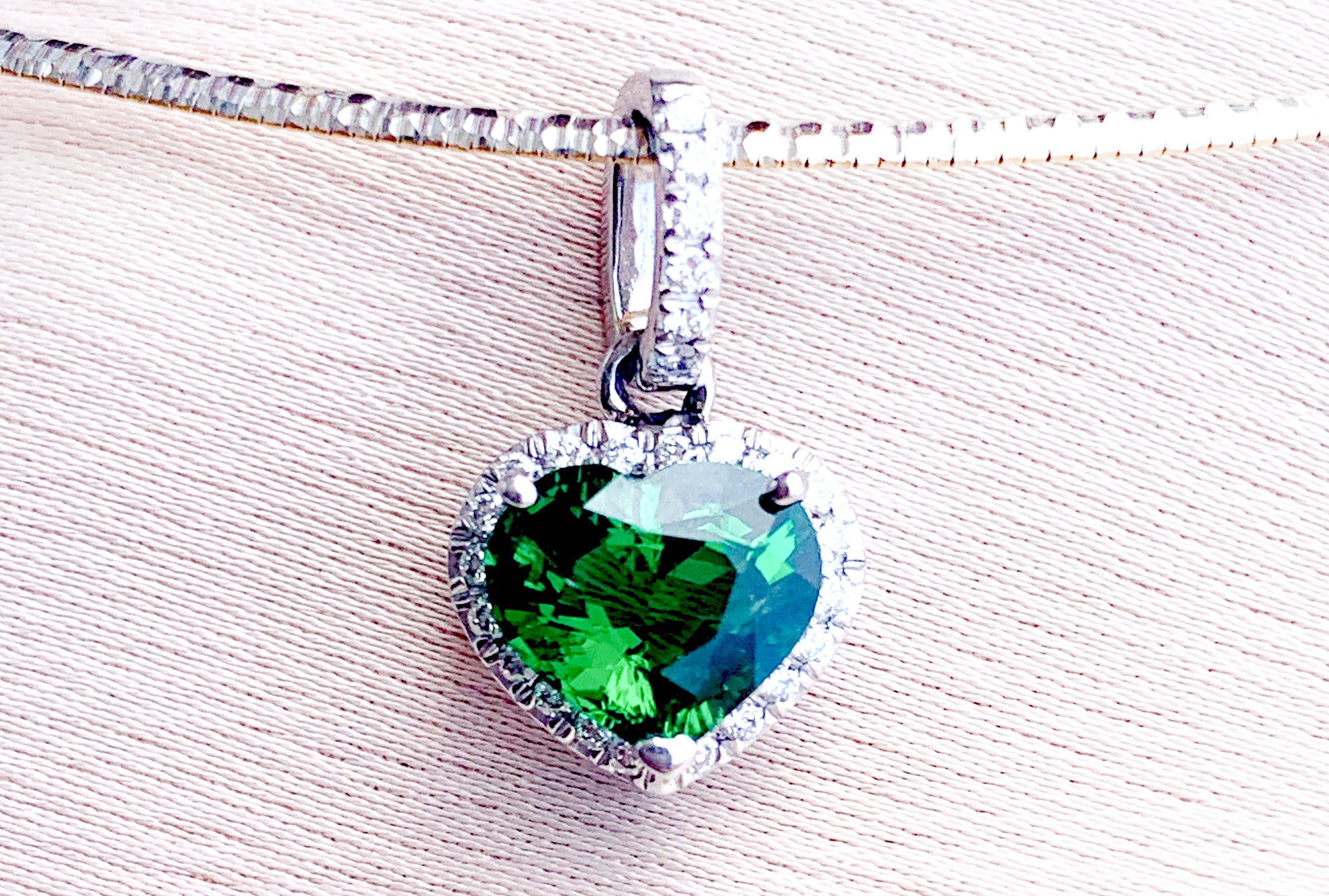 tsavorite green gemstone alternative to emerald