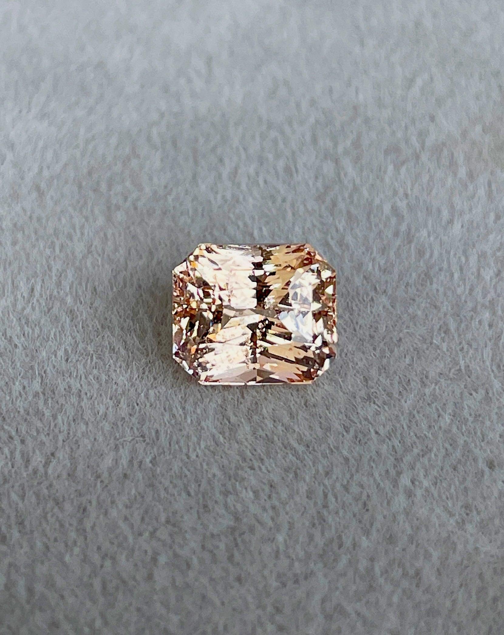2 crt radiant Peach Sapphire - NASHGEMS