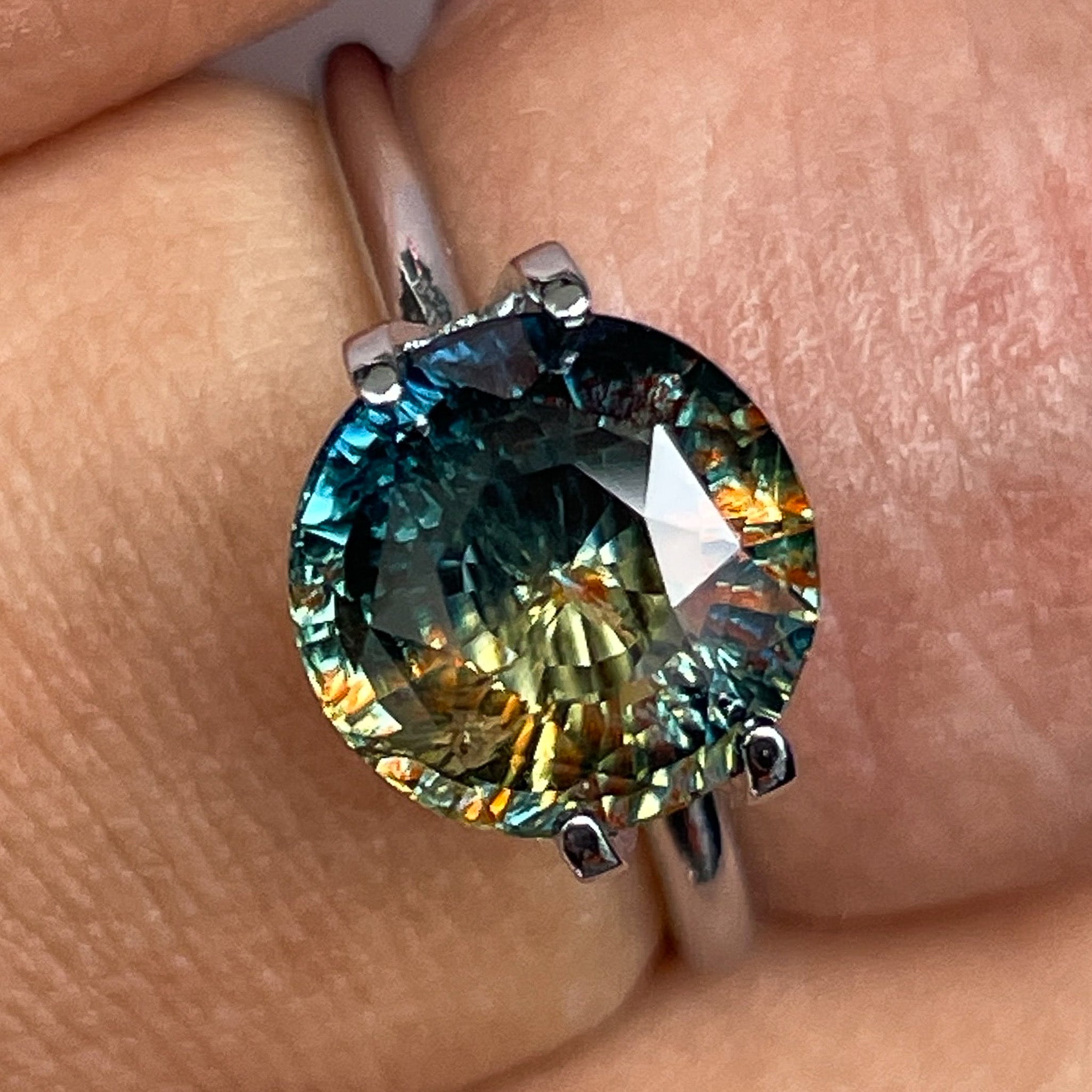 Teal natural bi-color sapphire, 3.70 Ct round cut loose gemstone by NASHGEMS, ideal for engagement rings or custom jewelry.