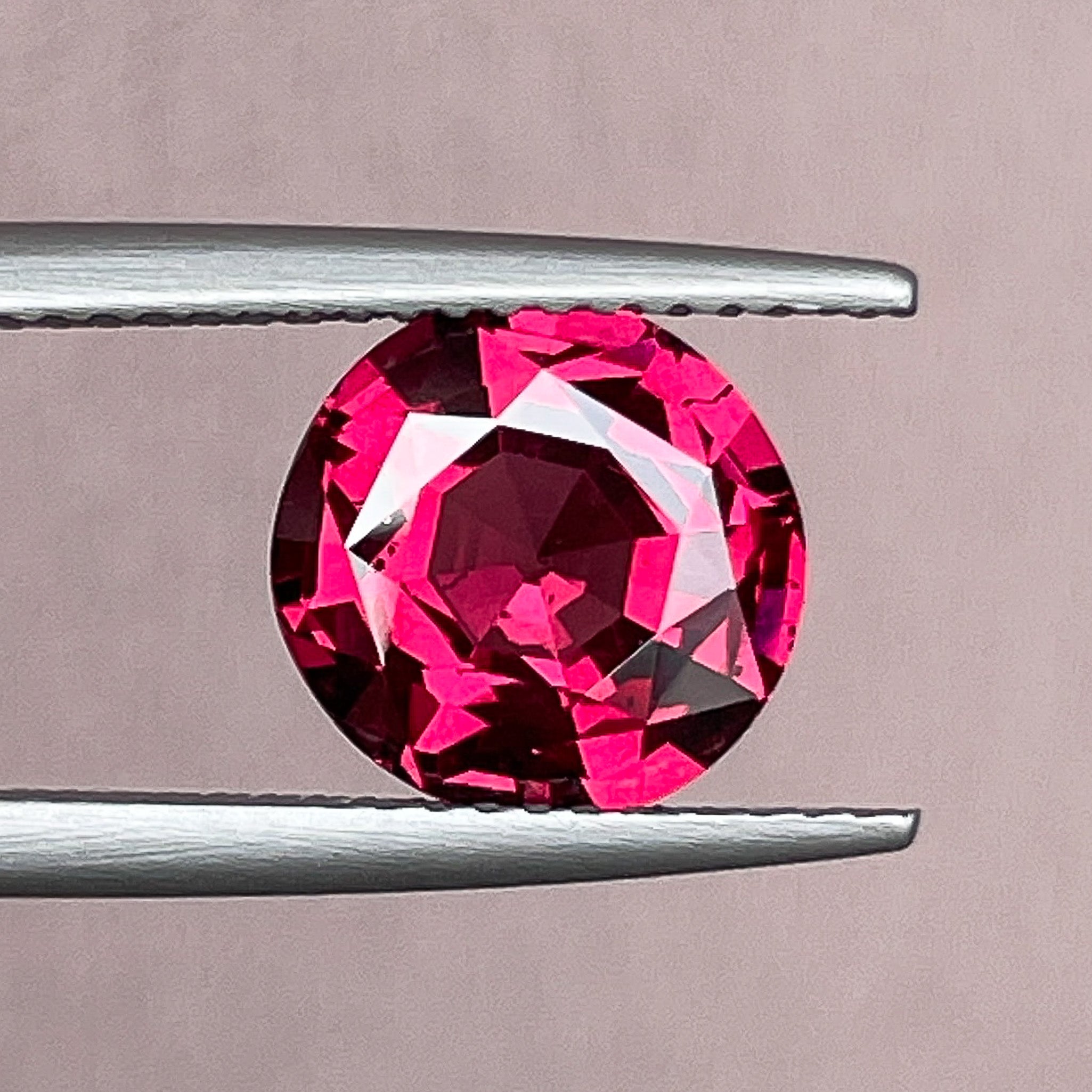 Grenat rhodolite naturel 3,13 Ct taille ronde, pierre précieuse libre rouge framboise VVS pour bagues de fiançailles, par NASHGEMS.