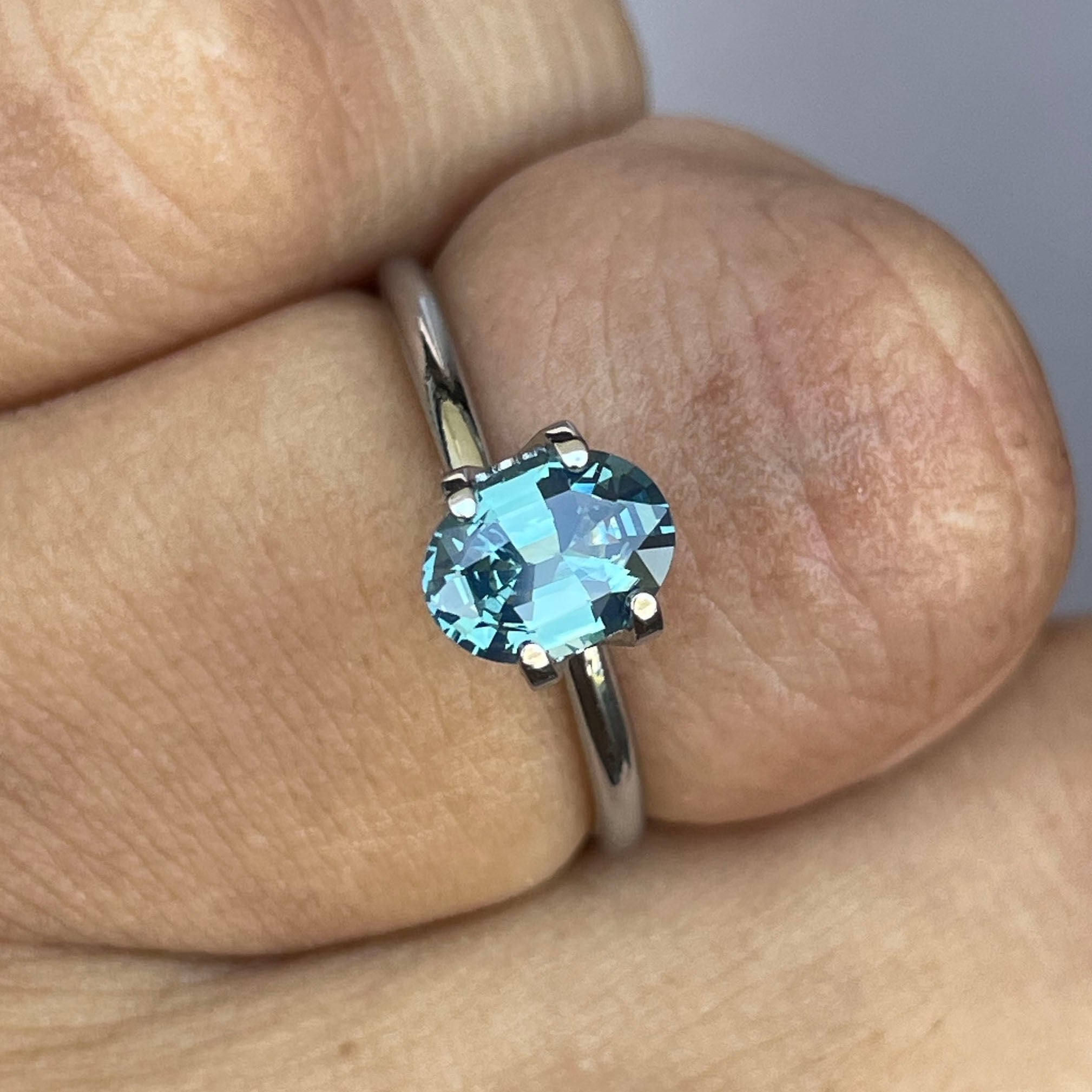 NATURAL TEAL BLUE GREEN SAPPHIRE OVAL 1.21