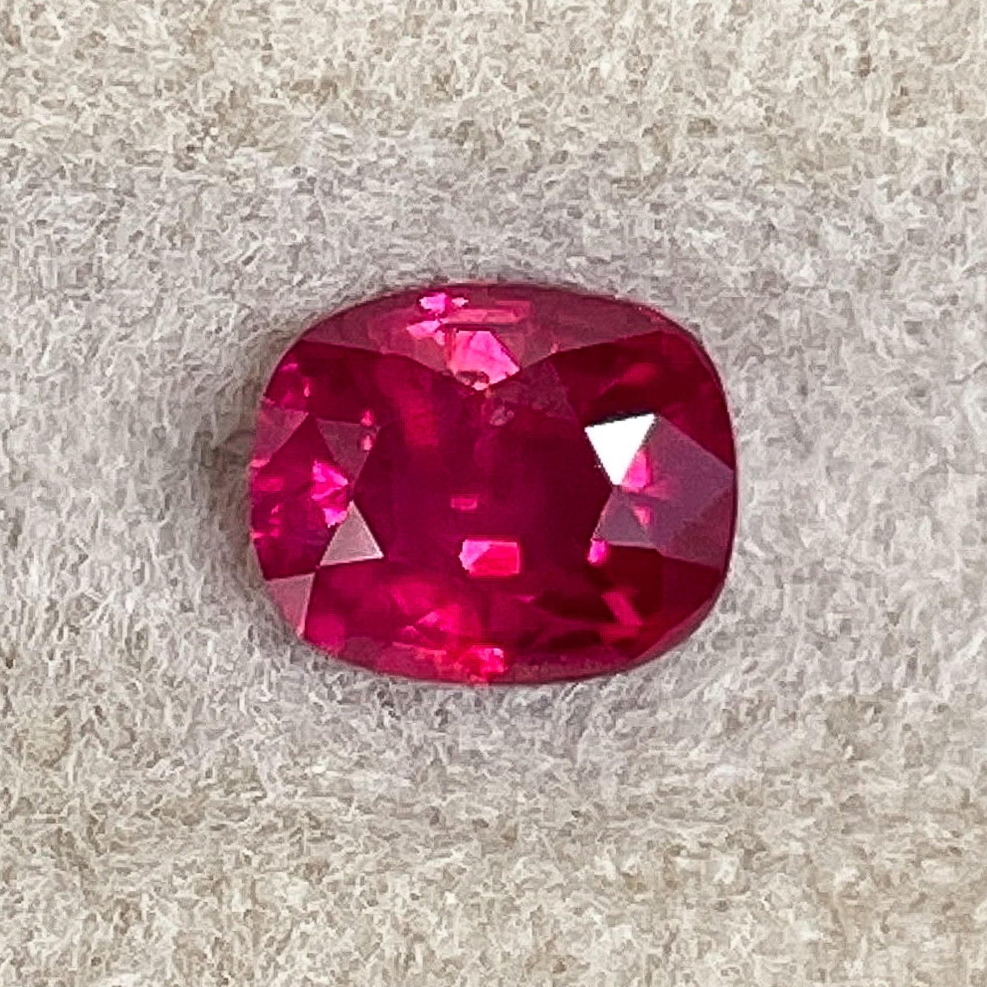 Rubis naturel taille coussin 0,67 Ct de Nashgems, non chauffé, pierre précieuse en vrac idéale pour bagues de fiançailles.