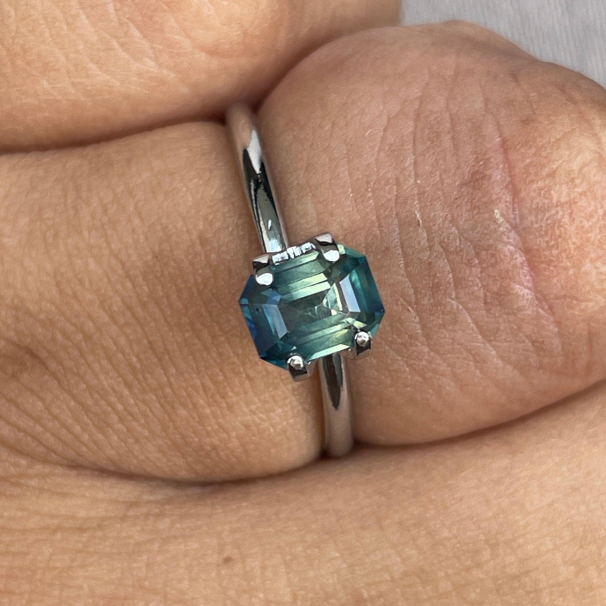 Teal and green bi-coloured parti sapphire loose gemstone, 1.09 carats, NASHGEMS, vibrant September birthstone for jewelry making.
