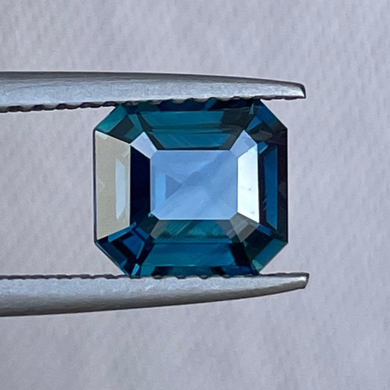 Saphir bleu-vert sarcelle pour bijoux, taille émeraude, 1,90 carats, de NASHGEMS, idéal pour bagues d'anniversaire ou de fiançailles