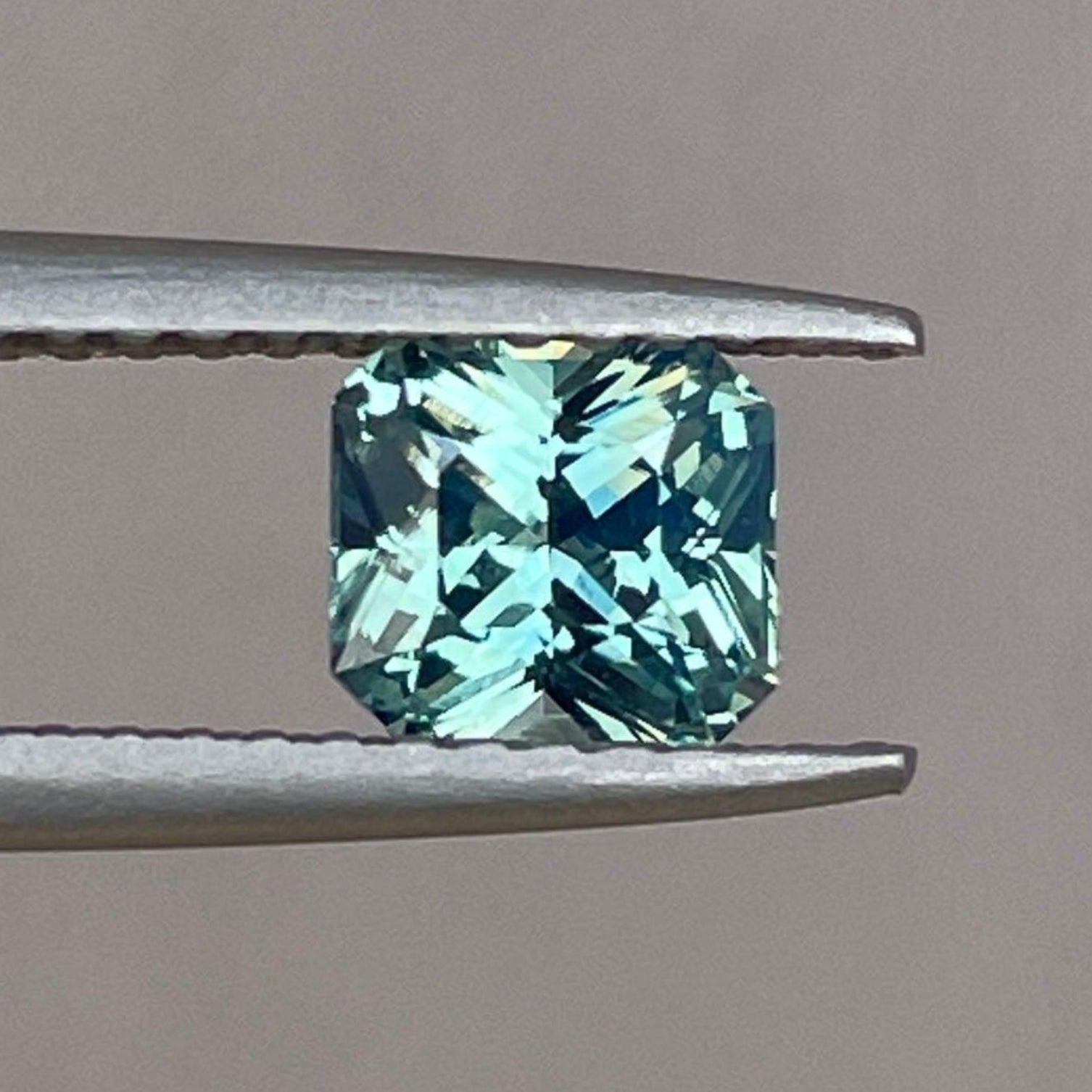 Saphir bleu sarcelle pierre précieuse en vrac, taille radiant, 1,00 carat, pierre de naissance de septembre, de NASHGEMS, idéal pour bagues ou création de bijoux.