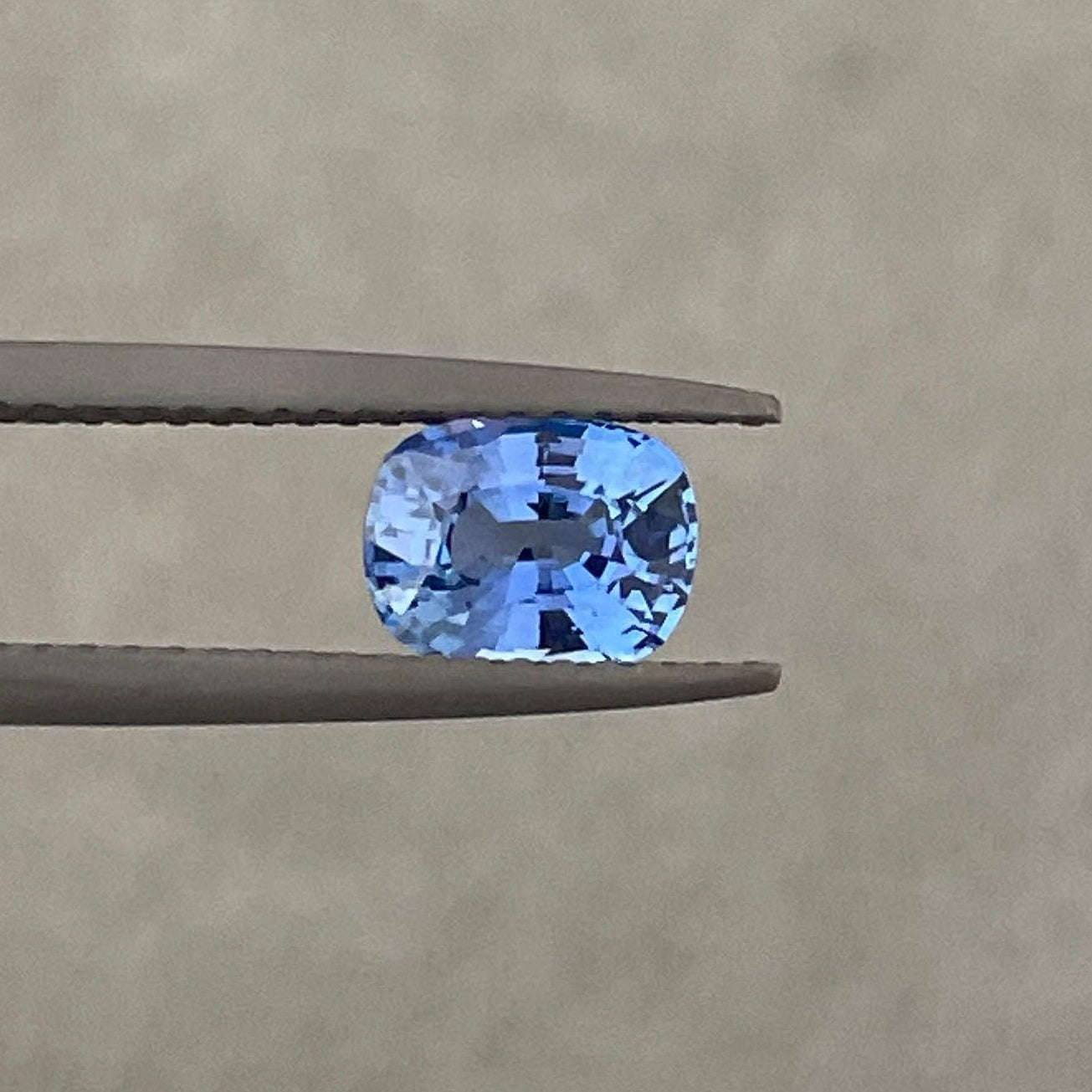 Pierre précieuse bleu clair de NASHGEMS, saphir bleu du Sri Lanka de 1,12 ct, bijou de naissance de luxe pour femmes, bague en saphir de Ceylan.
