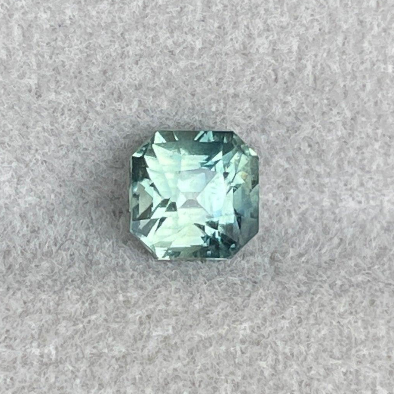 Pendentif bague en saphir teal vert clair avec taille octogonale, 1,31 ct, adapté à la création de bijoux, par NASHGEMS.