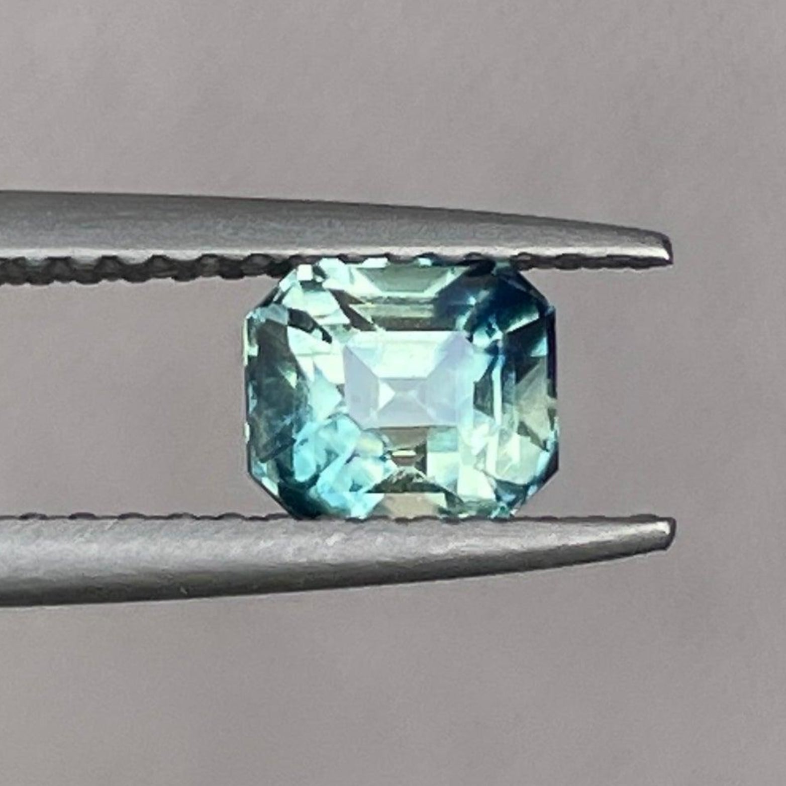 Pendentif en saphir bleu sarcelle taille émeraude, 1,12 ct, pierre précieuse détachée pour création de bijoux, sertie dans un anneau par NASHGEMS.