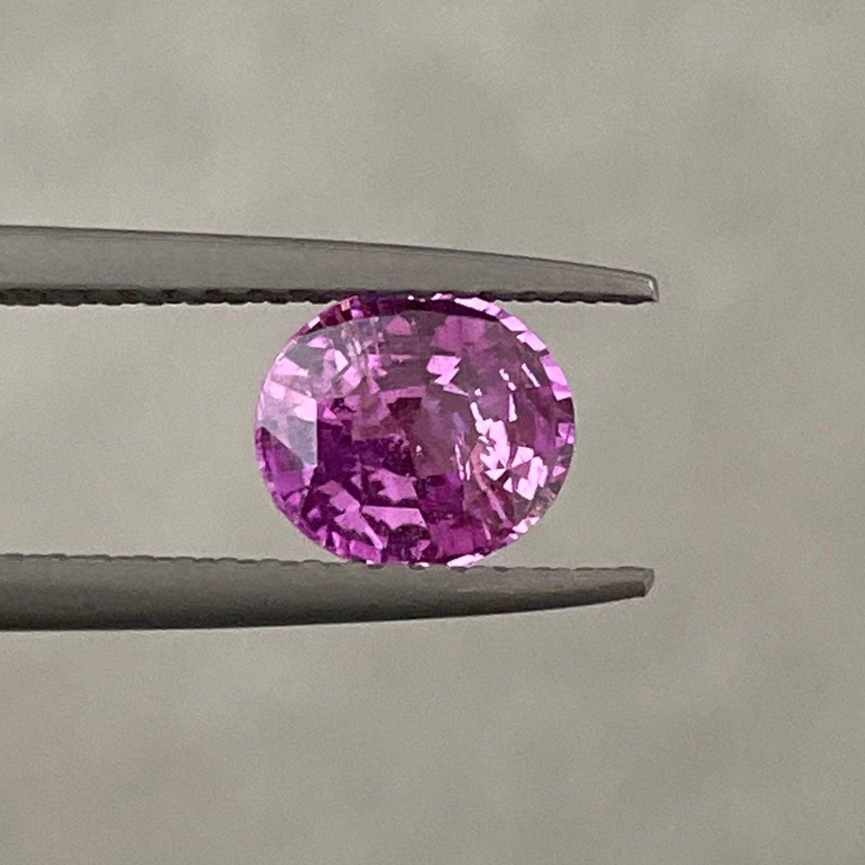 Bague de fiançailles en saphir rose naturel avec une pierre précieuse en saphir rose de 1,09 carat de NASHGEMS, parfaite pour les bagues de promesse ou de fiançailles.