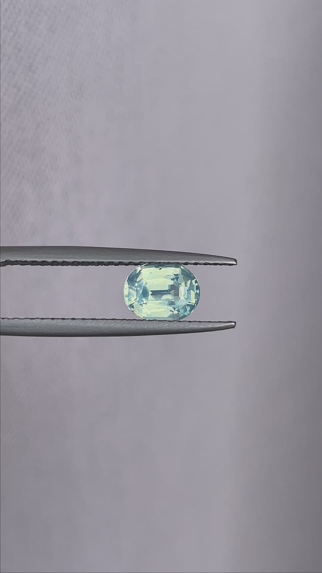 natural green sapphire gemstone wt