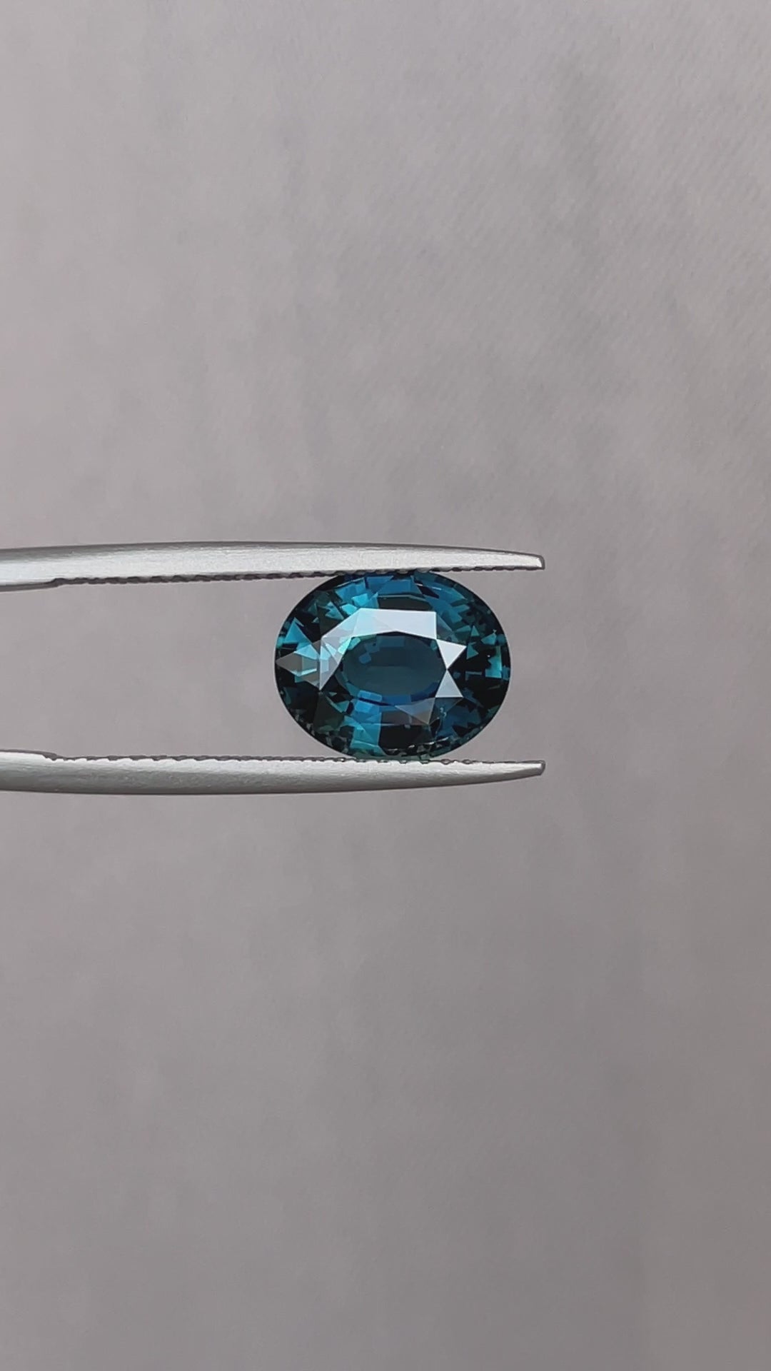 teal blue green parti sapphire oval cut gem