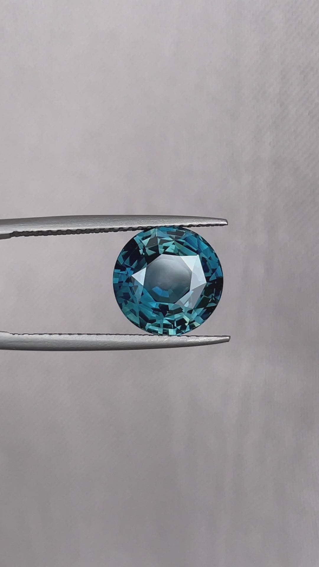 teal blue green parti sapphire round cut gem