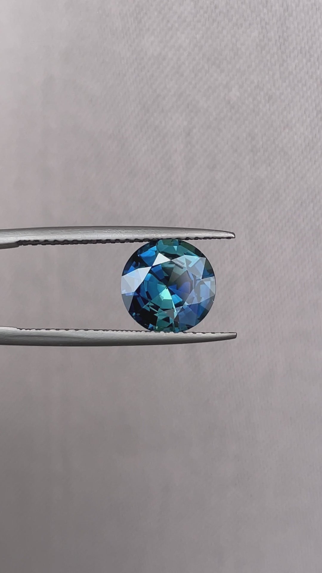 teal blue green parti sapphire round cut gem