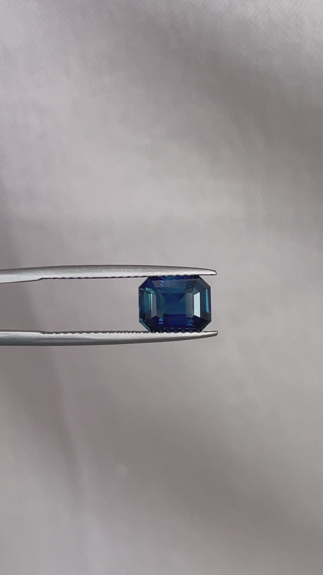teal blue green gemstone sapphire