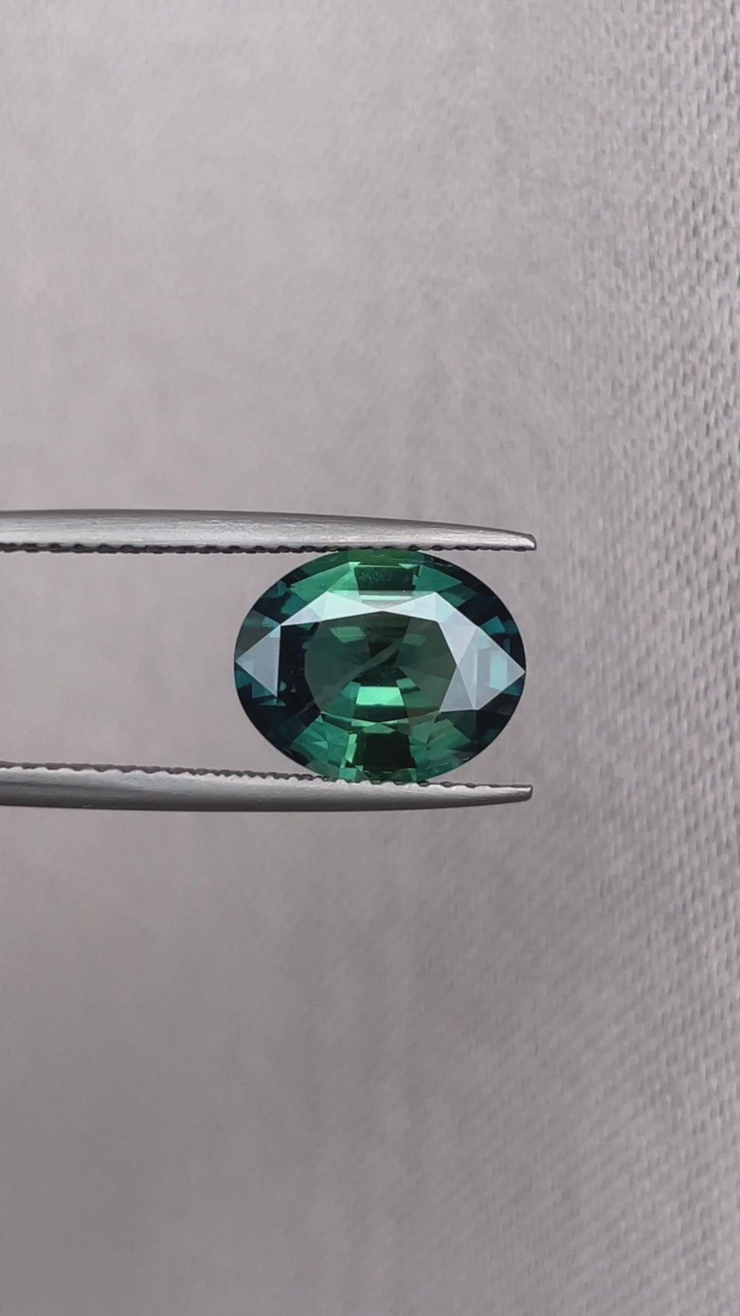 teal blue green parti sapphire oval cut gem