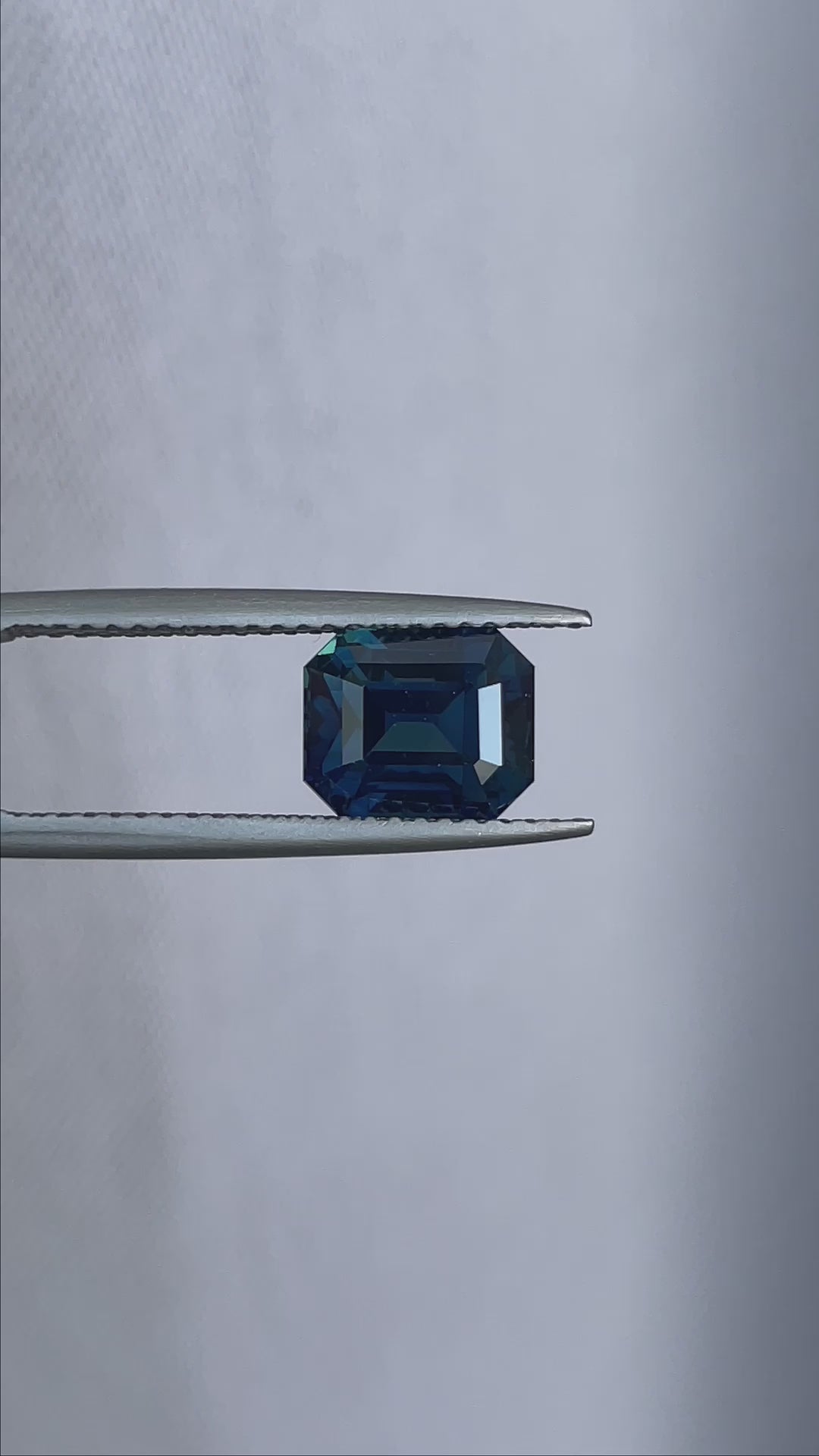 teal blue green gemstone sapphire