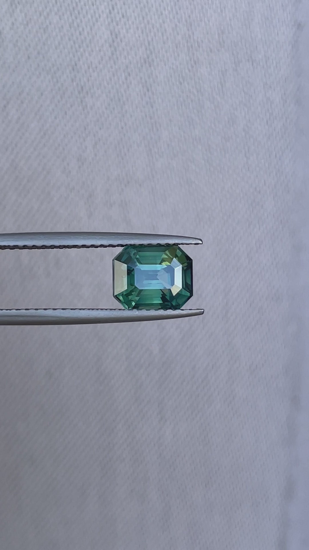 teal blue green gemstone sapphire mn 6bx