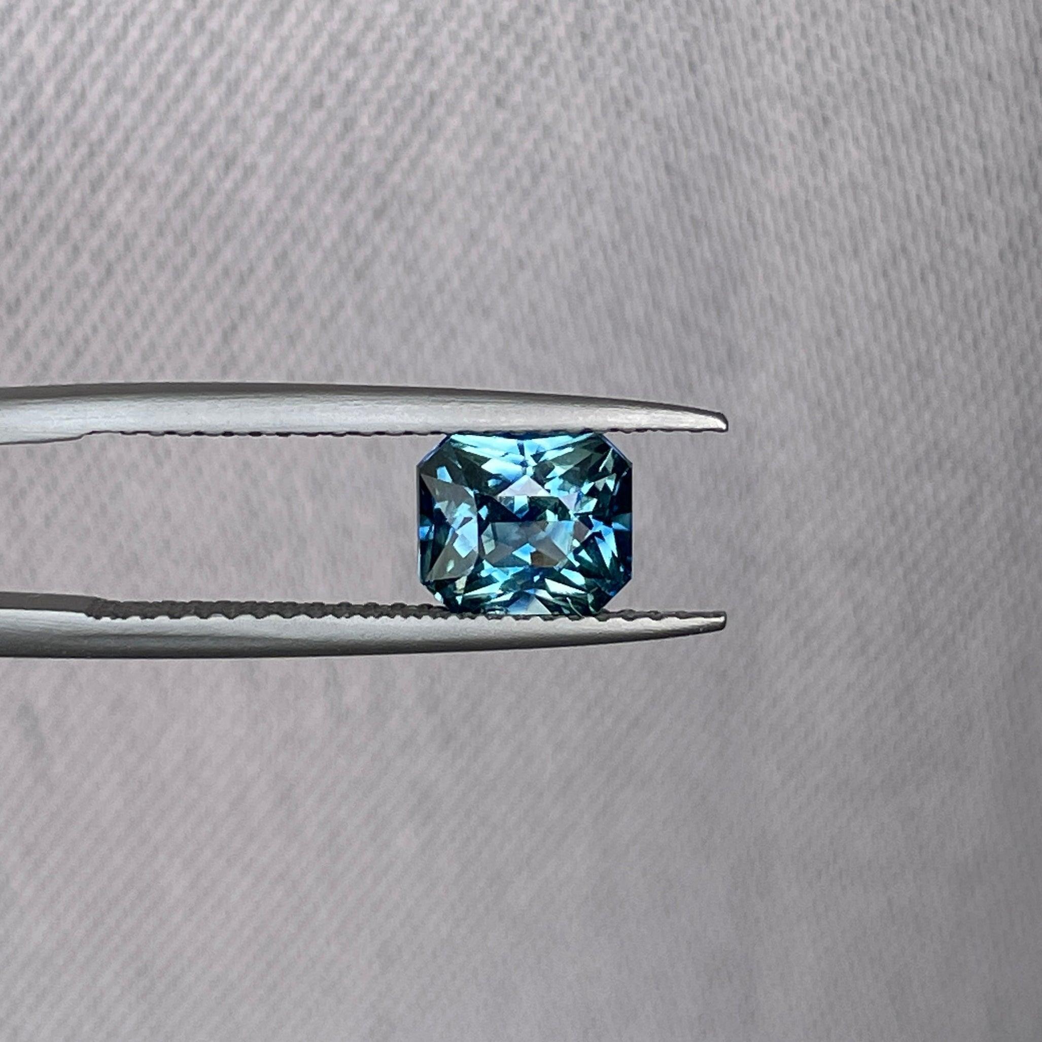 teal blue green gemstone sapphire