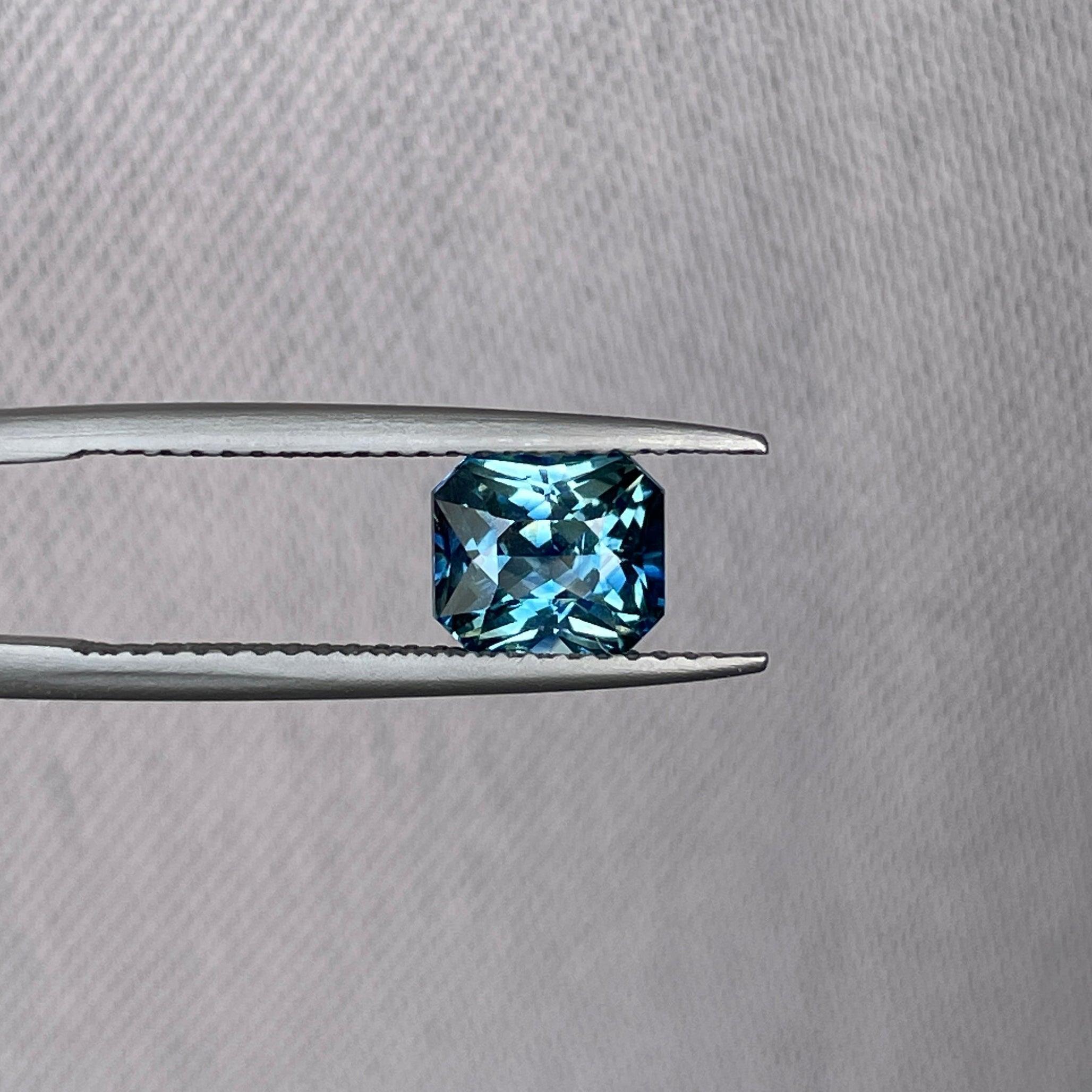 teal blue green gemstone sapphire