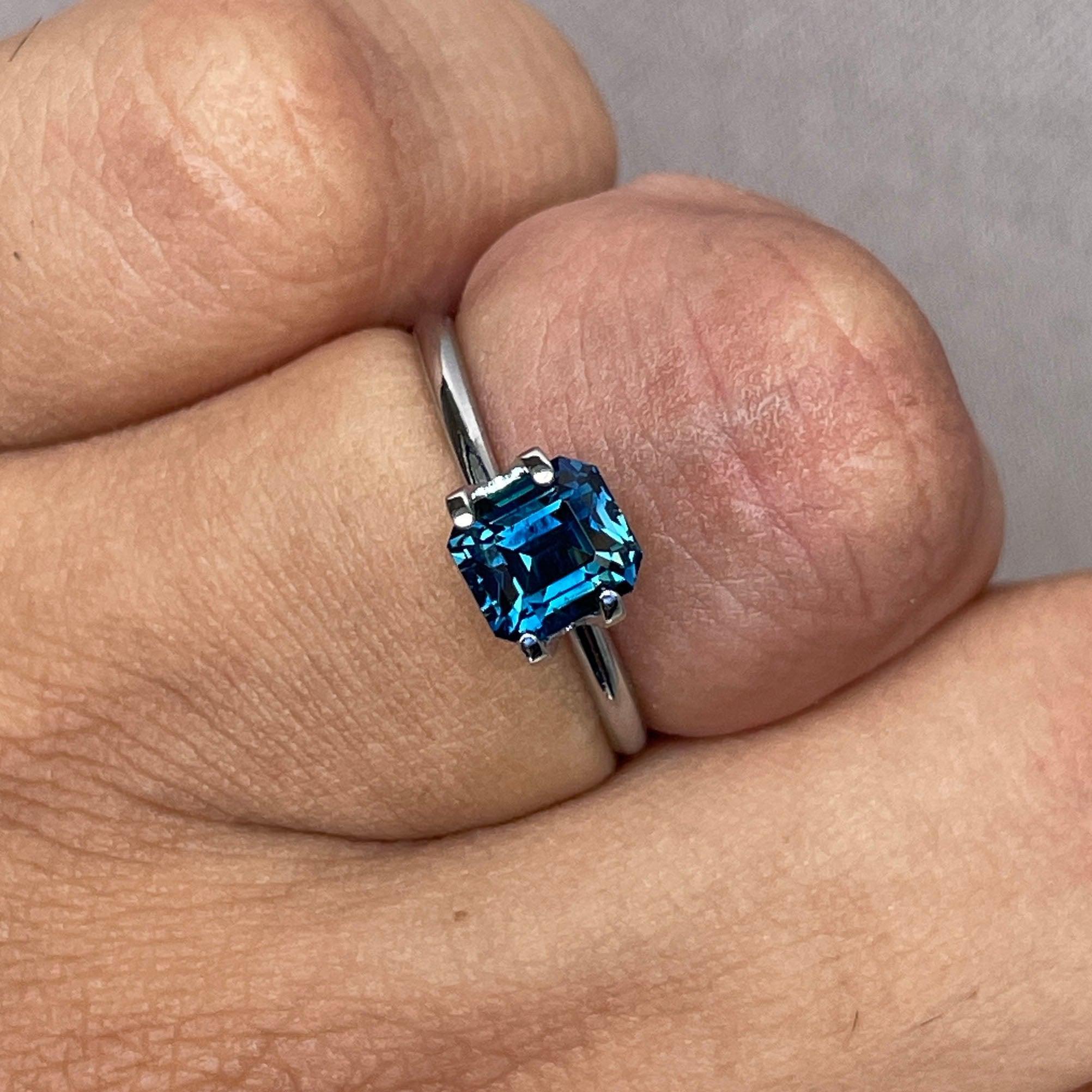 teal blue green gemstone sapphire