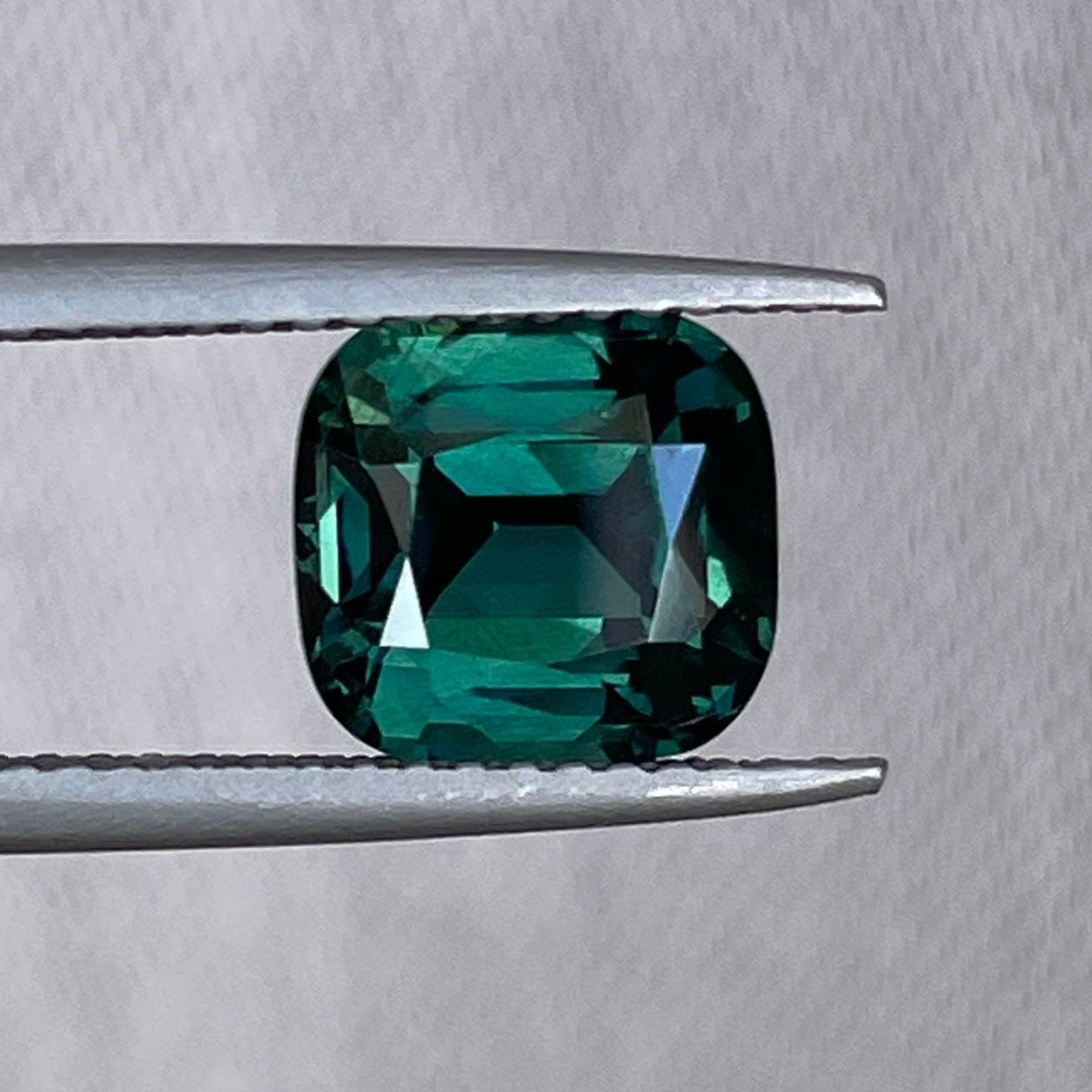Pierre précieuse saphir parti bleu-vert sarcelle taille coussin, 3,04 carats, pour bagues d'anniversaire ou de fiançailles, pendentifs cadeaux pour femmes ou fiancés.
