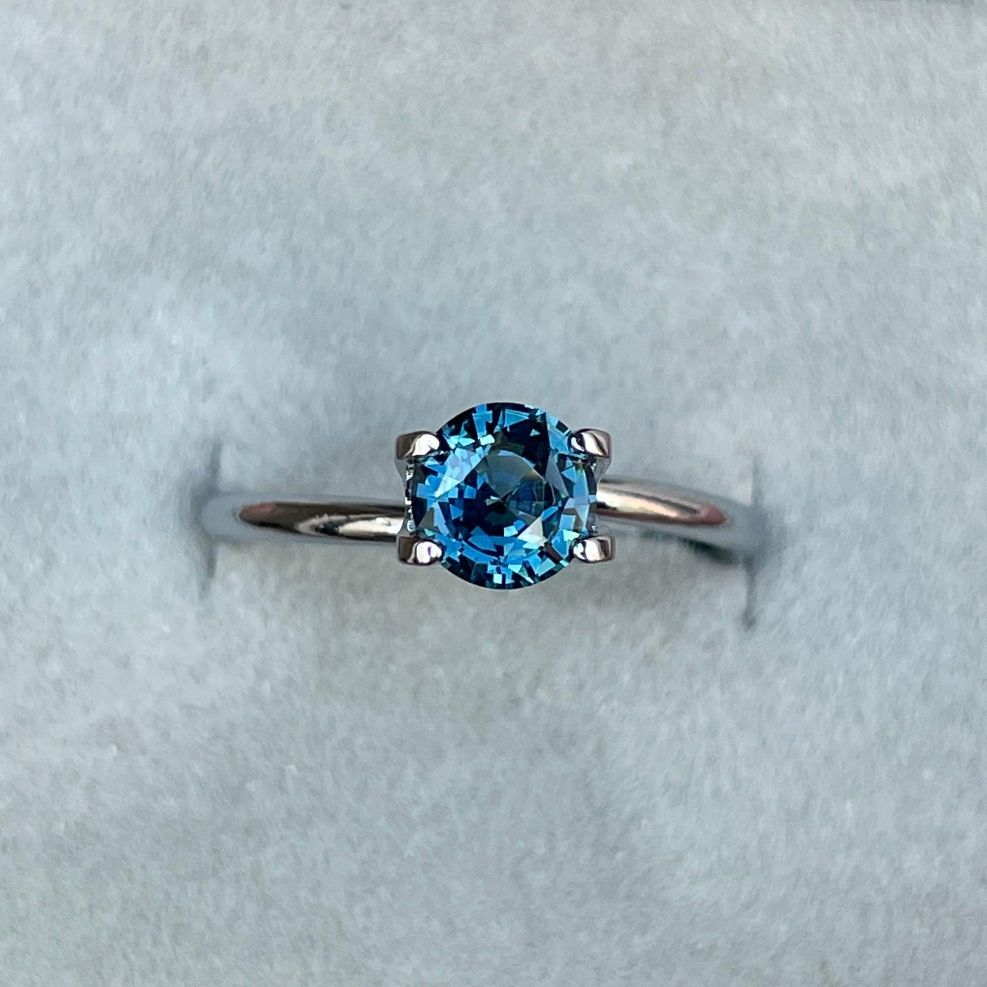 teal blue green parti sapphire round cut gem