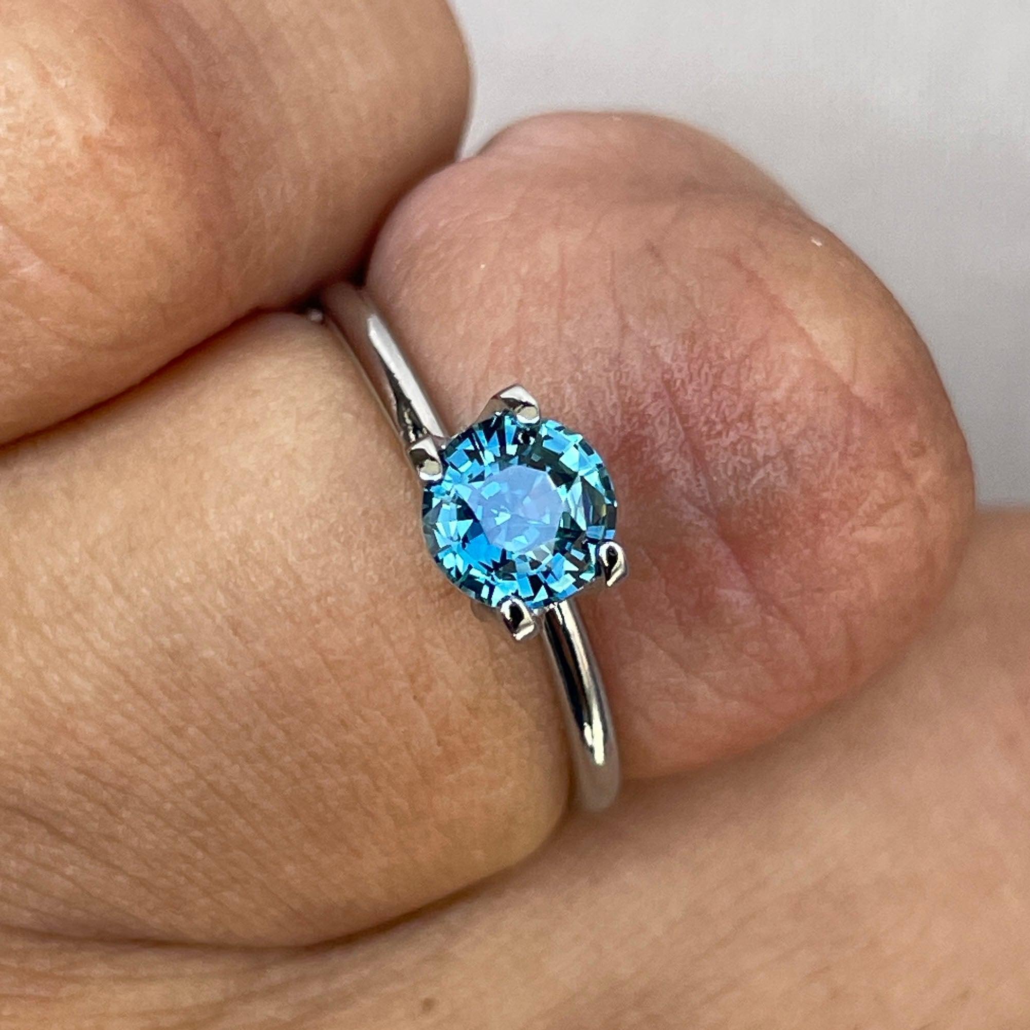 teal blue green parti sapphire round cut gem