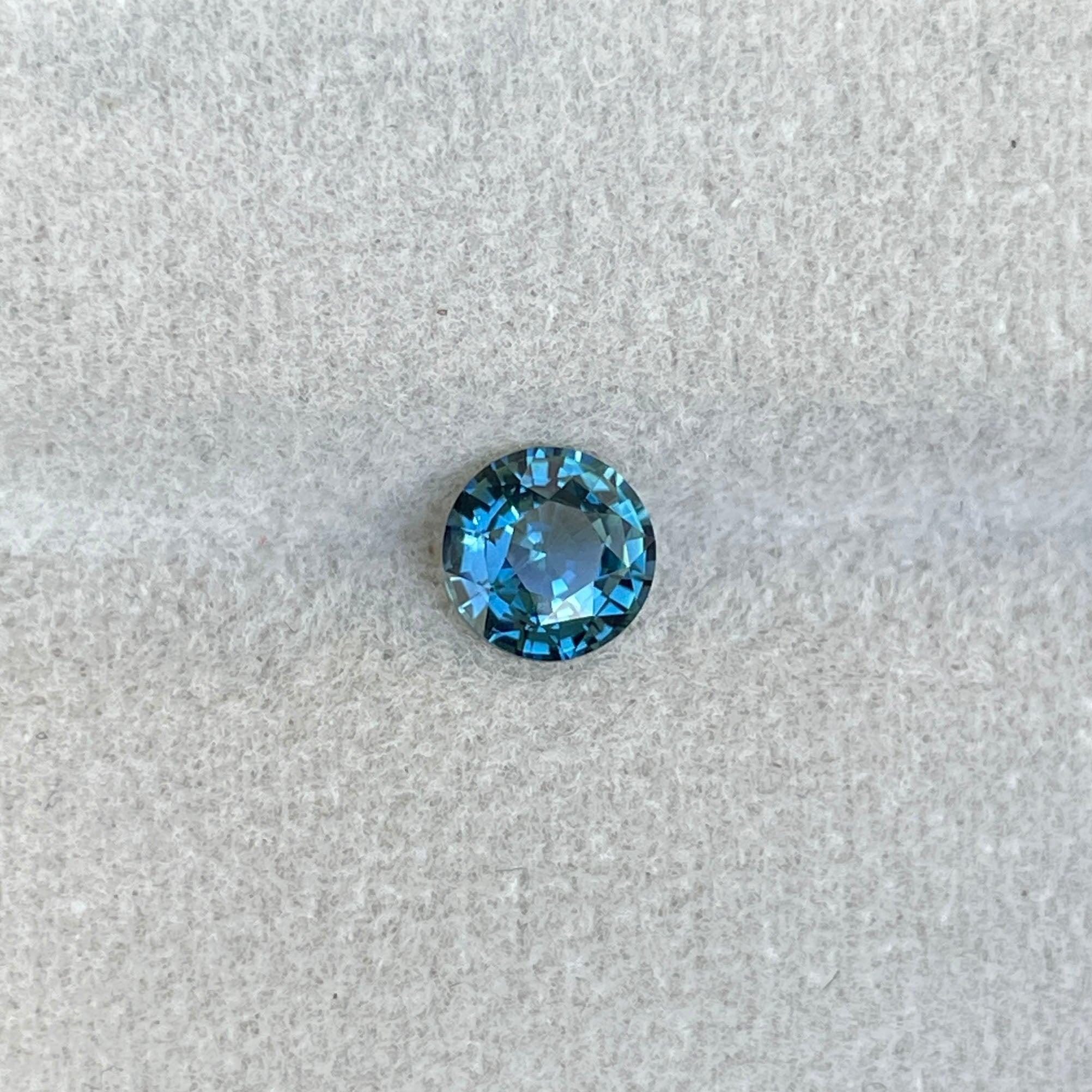 teal blue green parti sapphire round cut gem