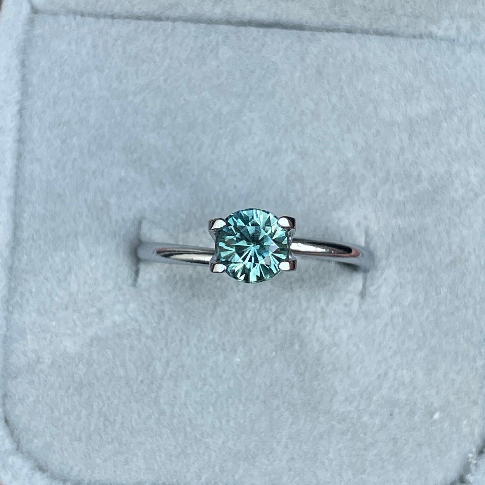 teal blue green parti sapphire round cut gem