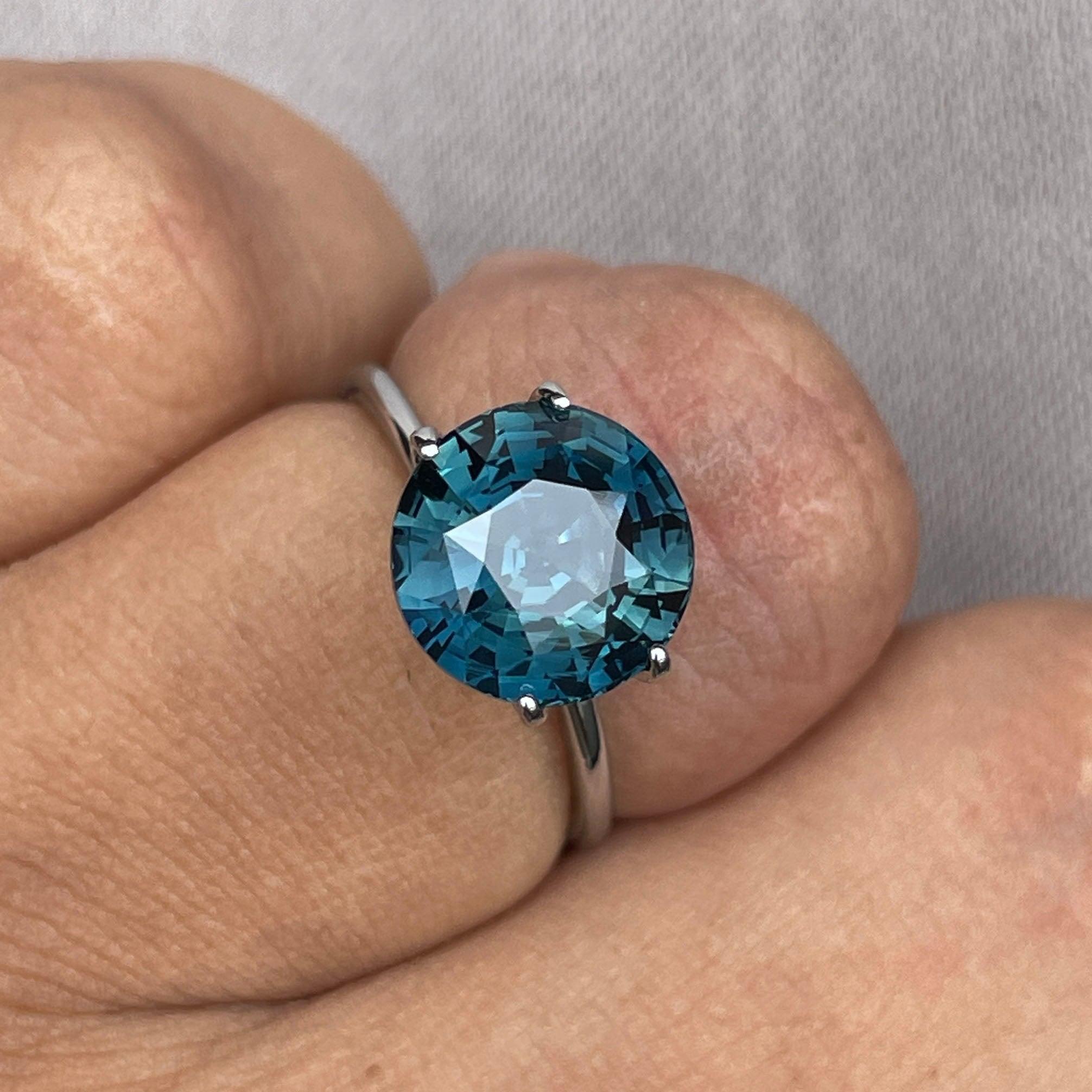 teal blue green parti sapphire round cut gem