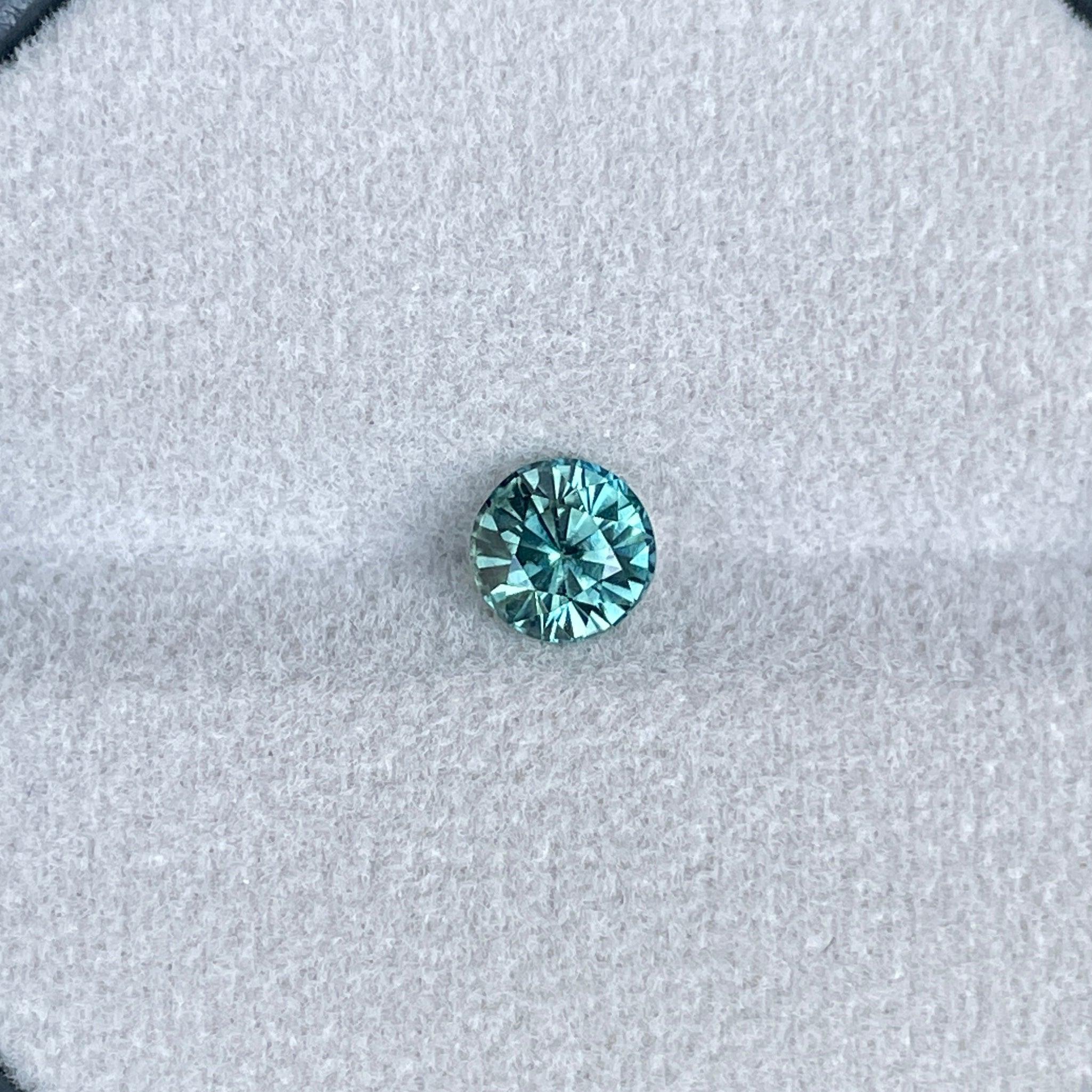 teal blue green parti sapphire round cut gem