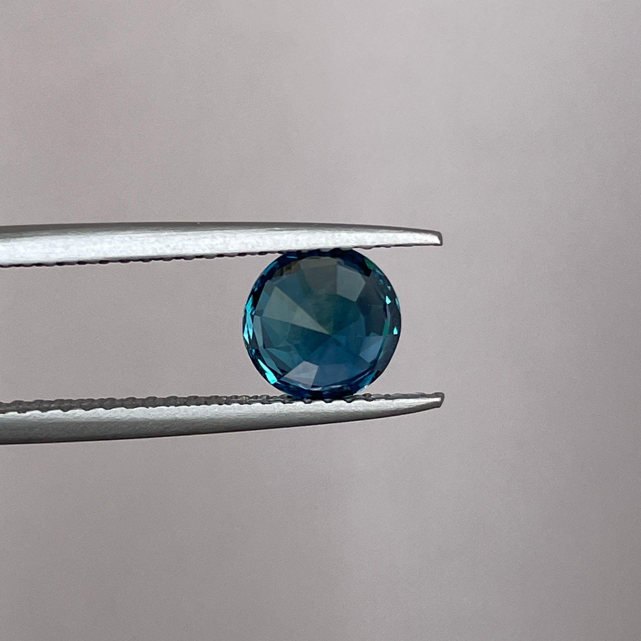 teal blue green parti sapphire round cut gem