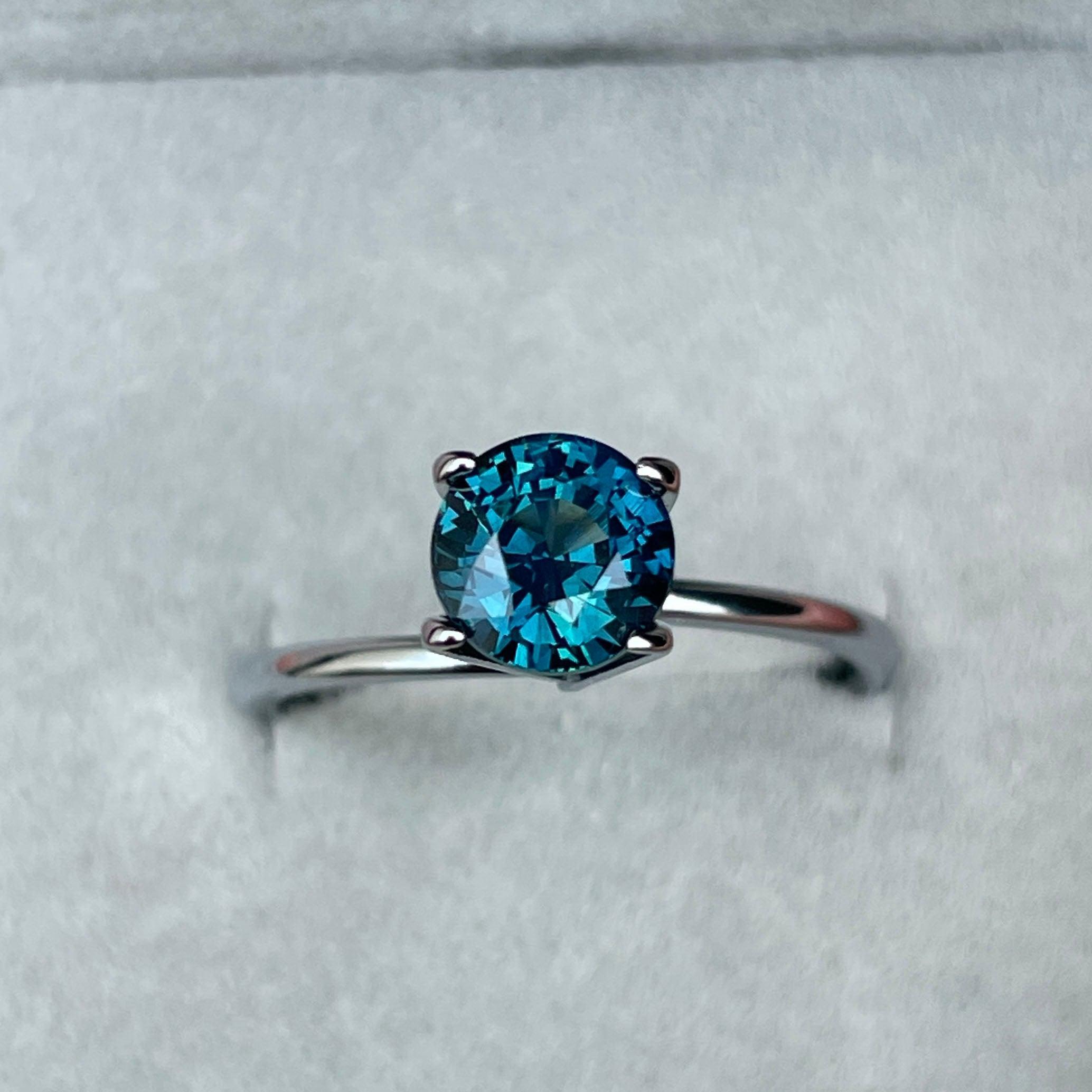 teal blue green parti sapphire round cut gem