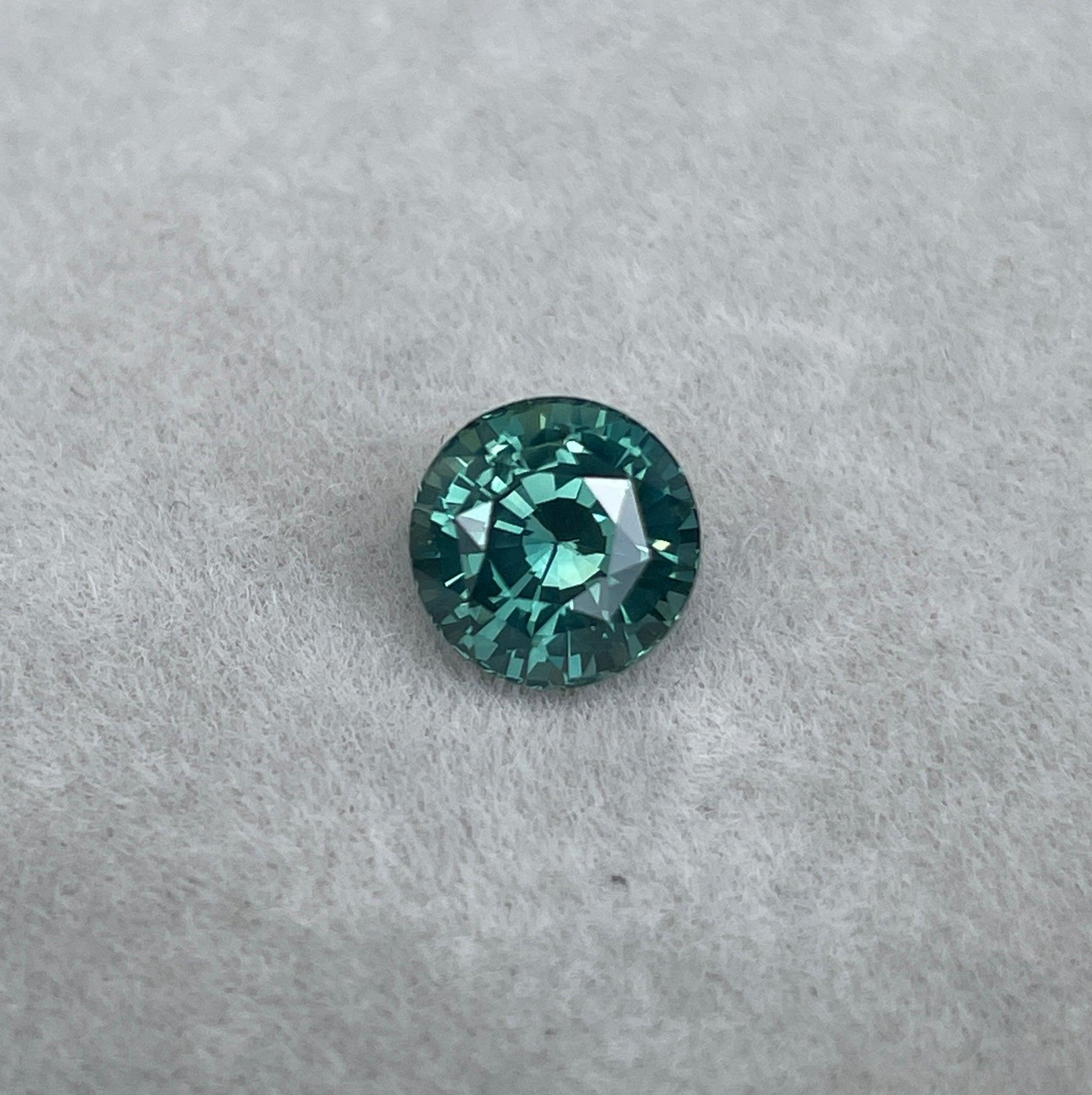 teal blue green parti sapphire round cut gem