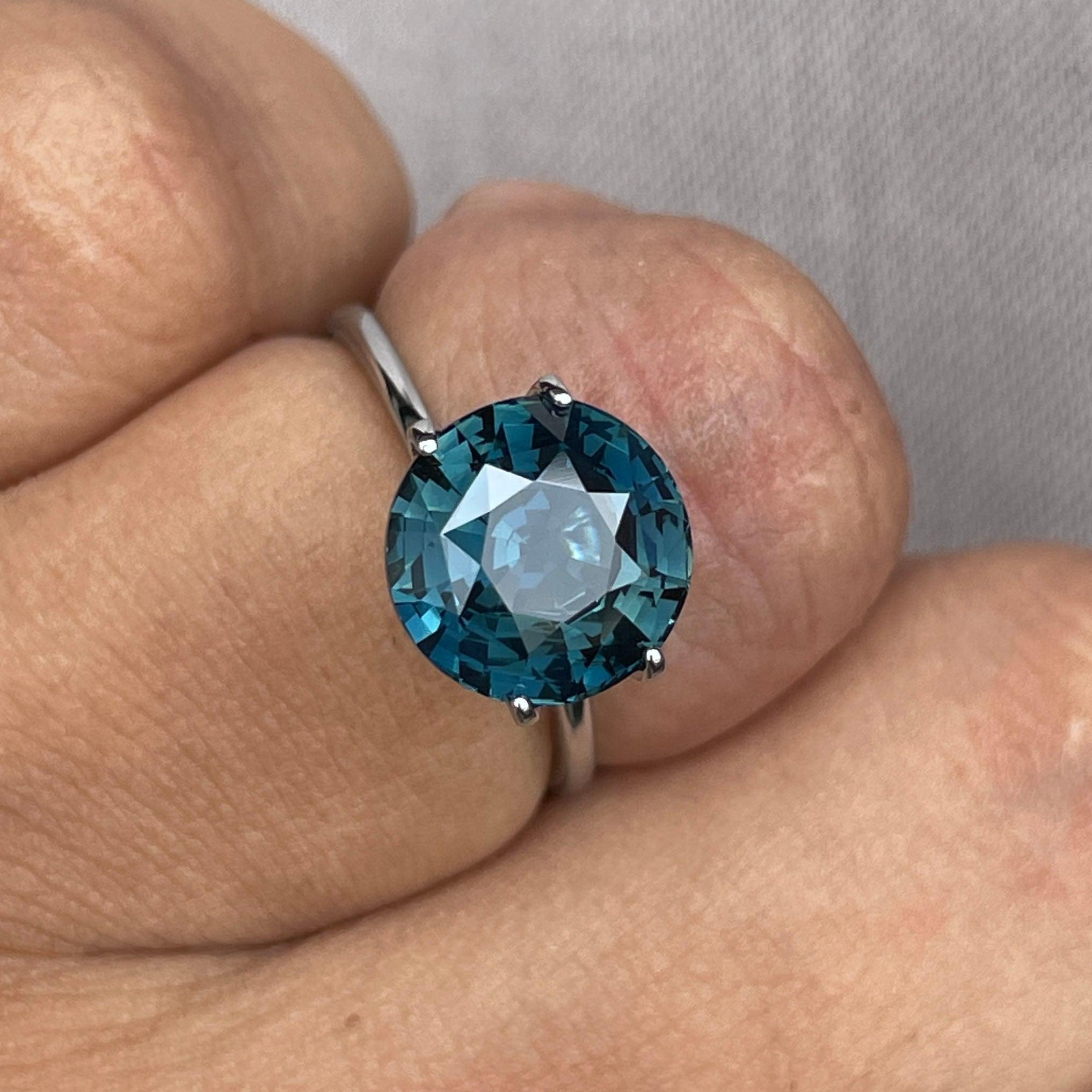 teal blue green parti sapphire round cut gem