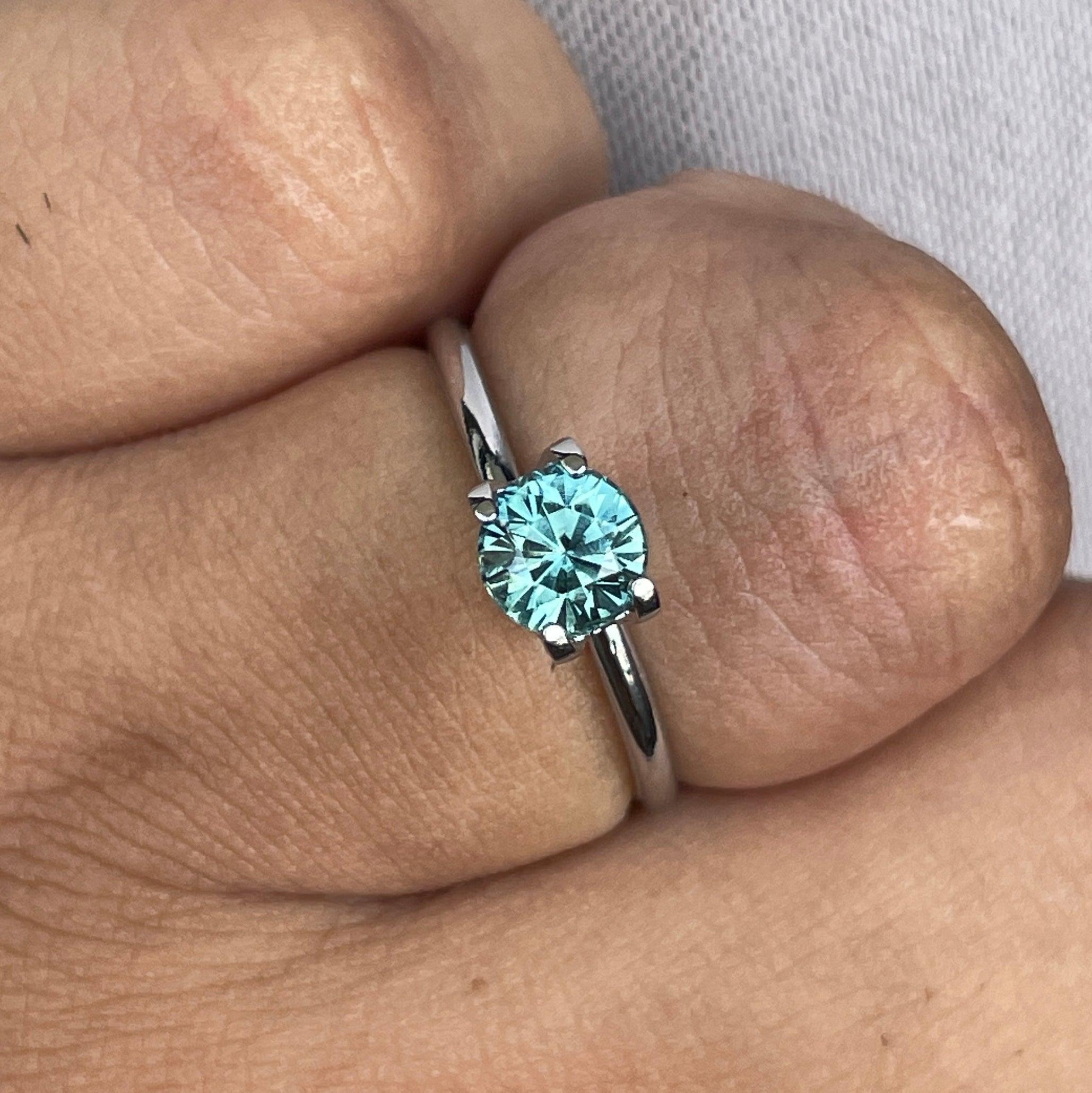 teal blue green parti sapphire round cut gem