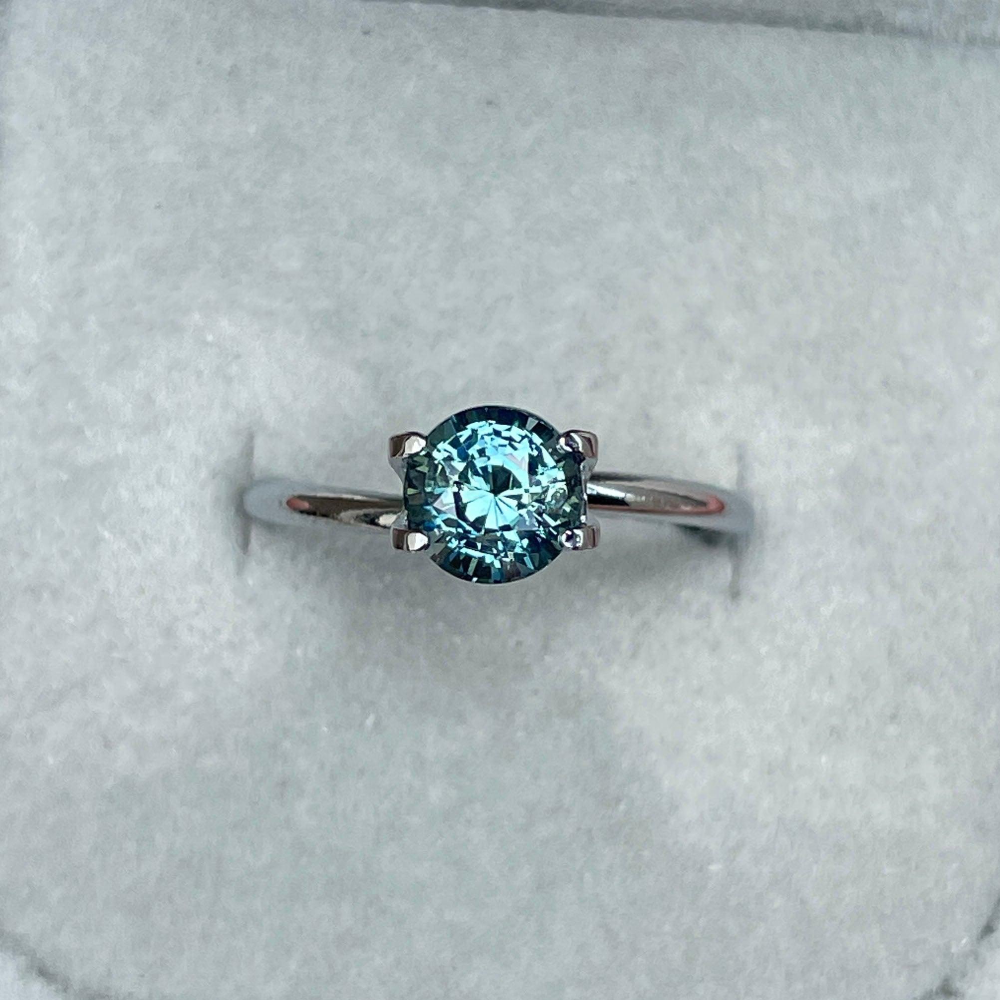 teal blue green parti sapphire round cut gem