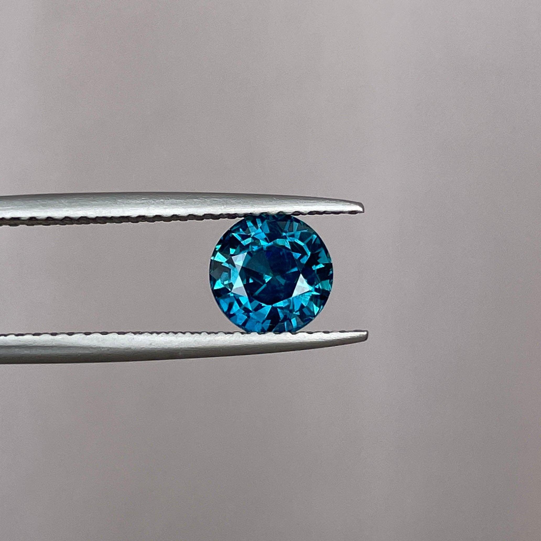 teal blue green parti sapphire round cut gem
