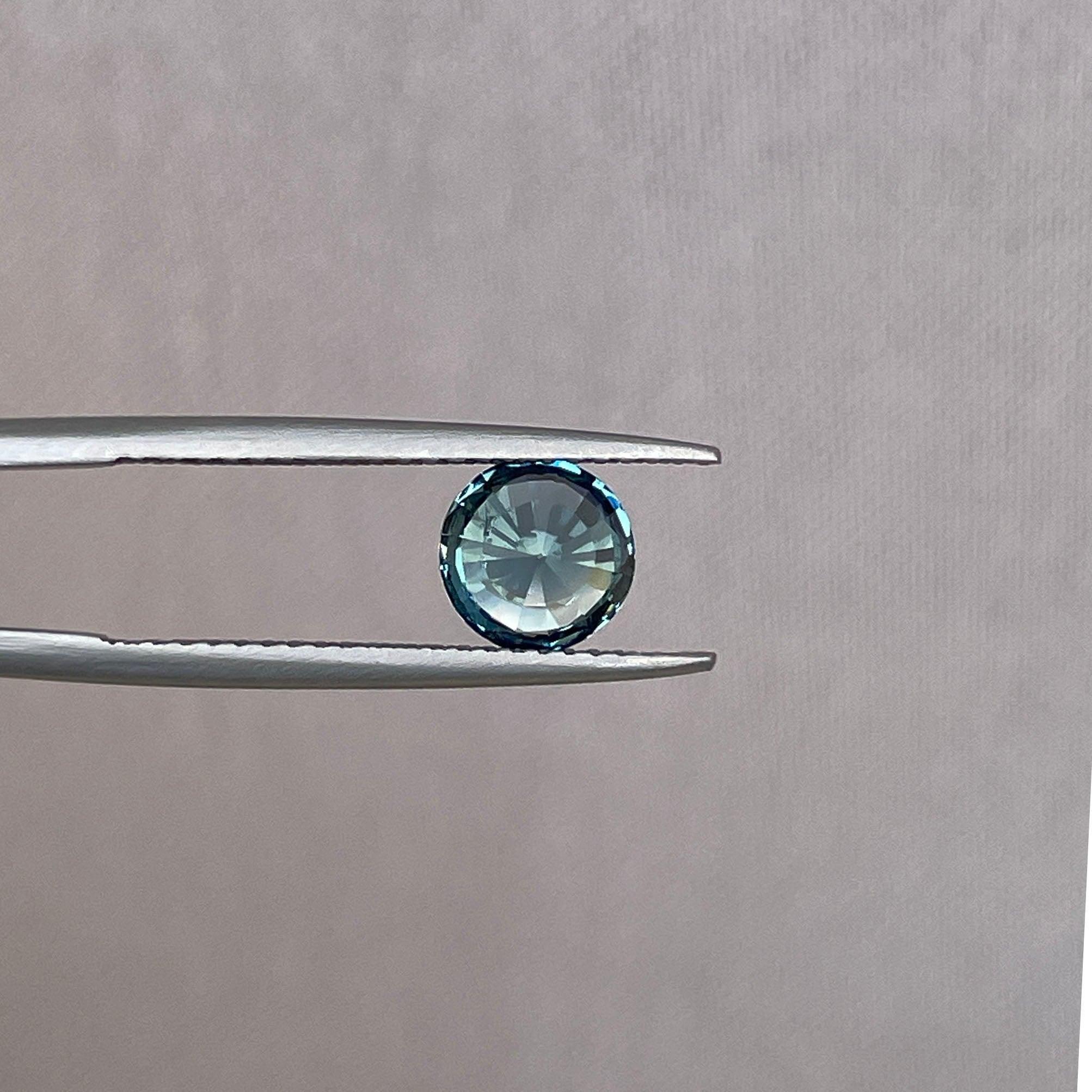 teal blue green parti sapphire round cut gem