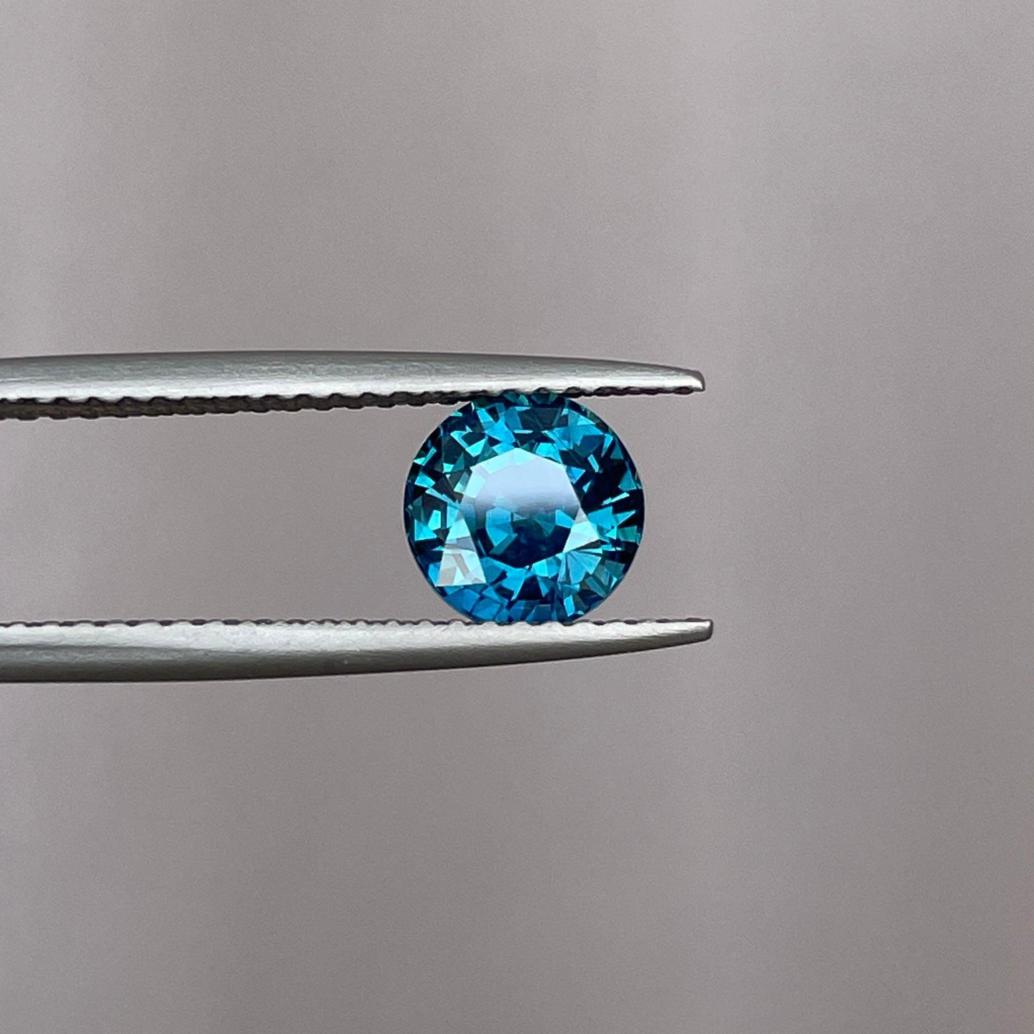 teal blue green parti sapphire round cut gem