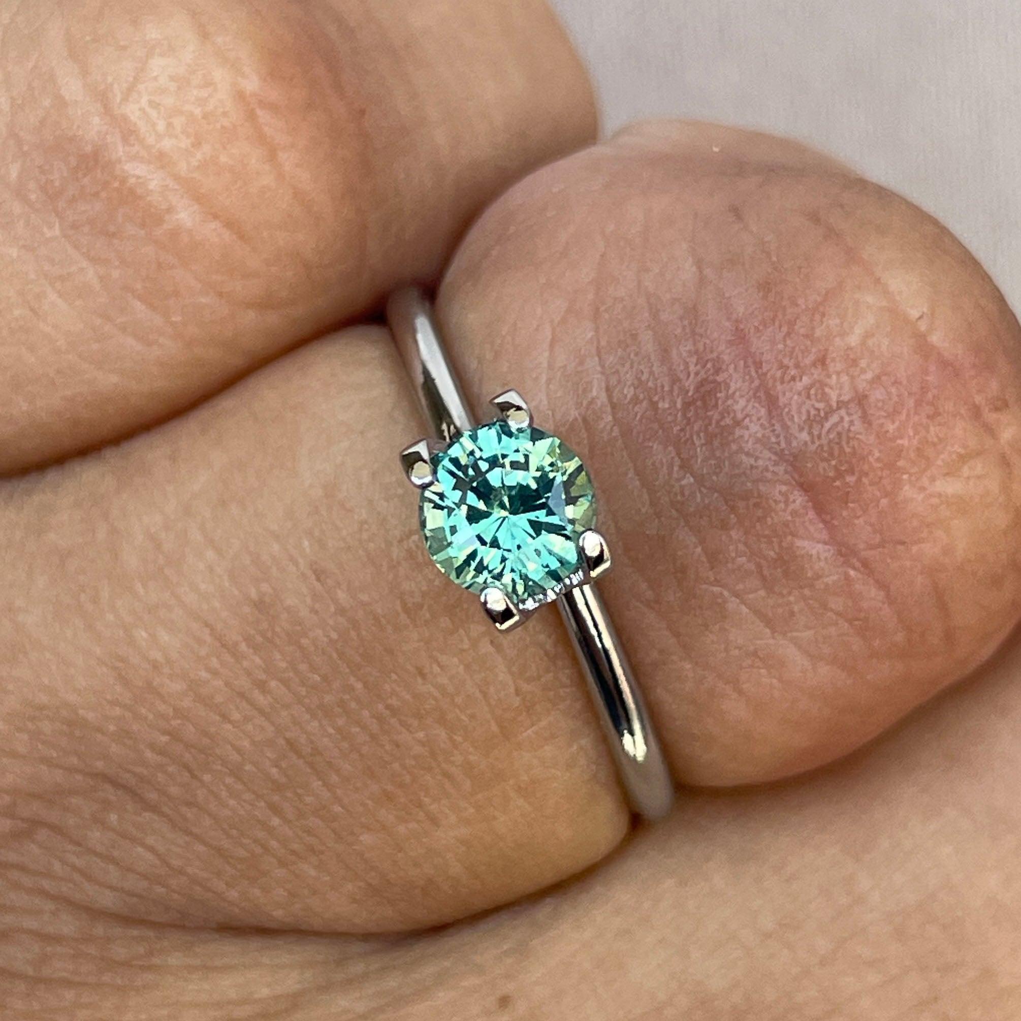 teal blue green parti sapphire round cut gem