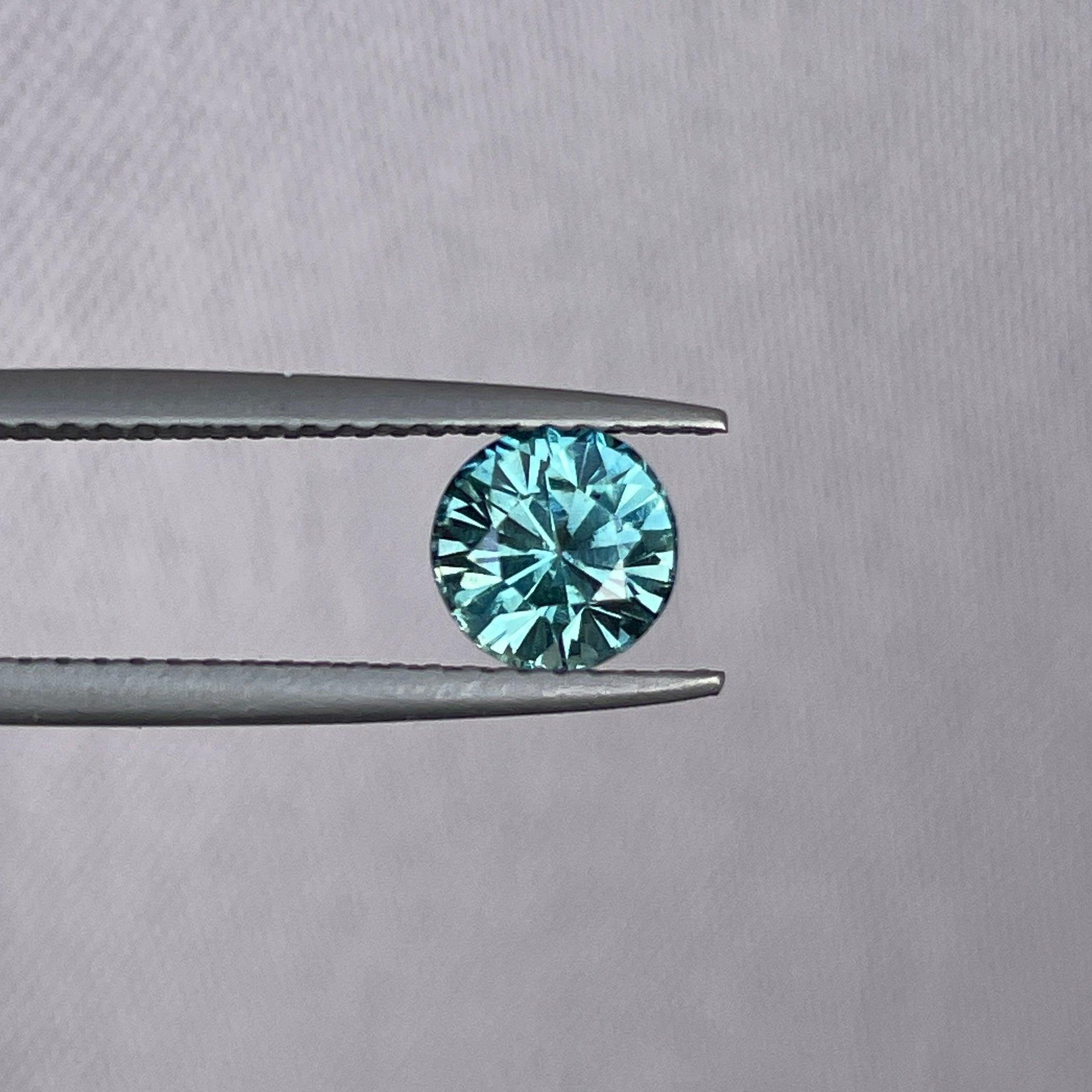 teal blue green parti sapphire round cut gem