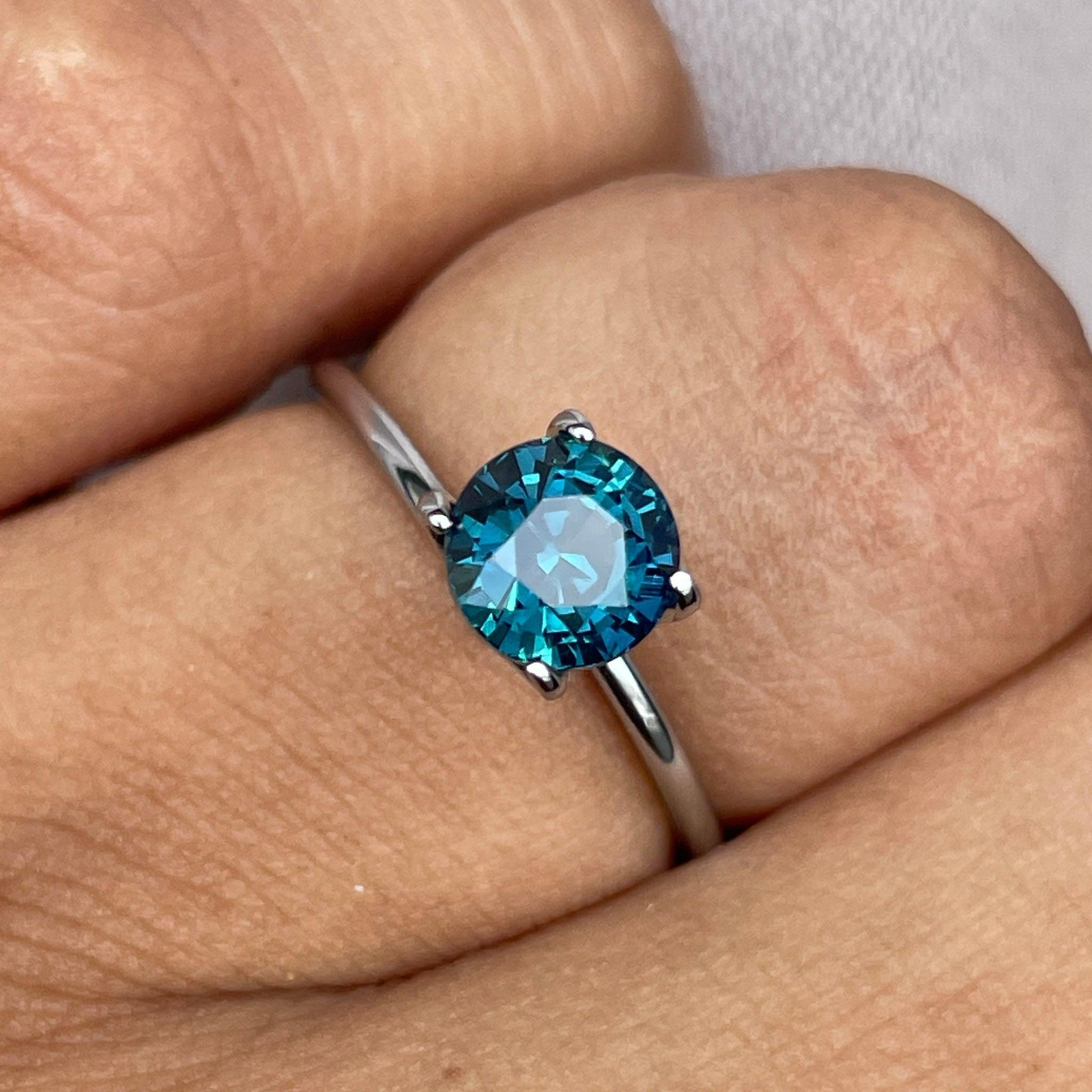 teal blue green parti sapphire round cut gem