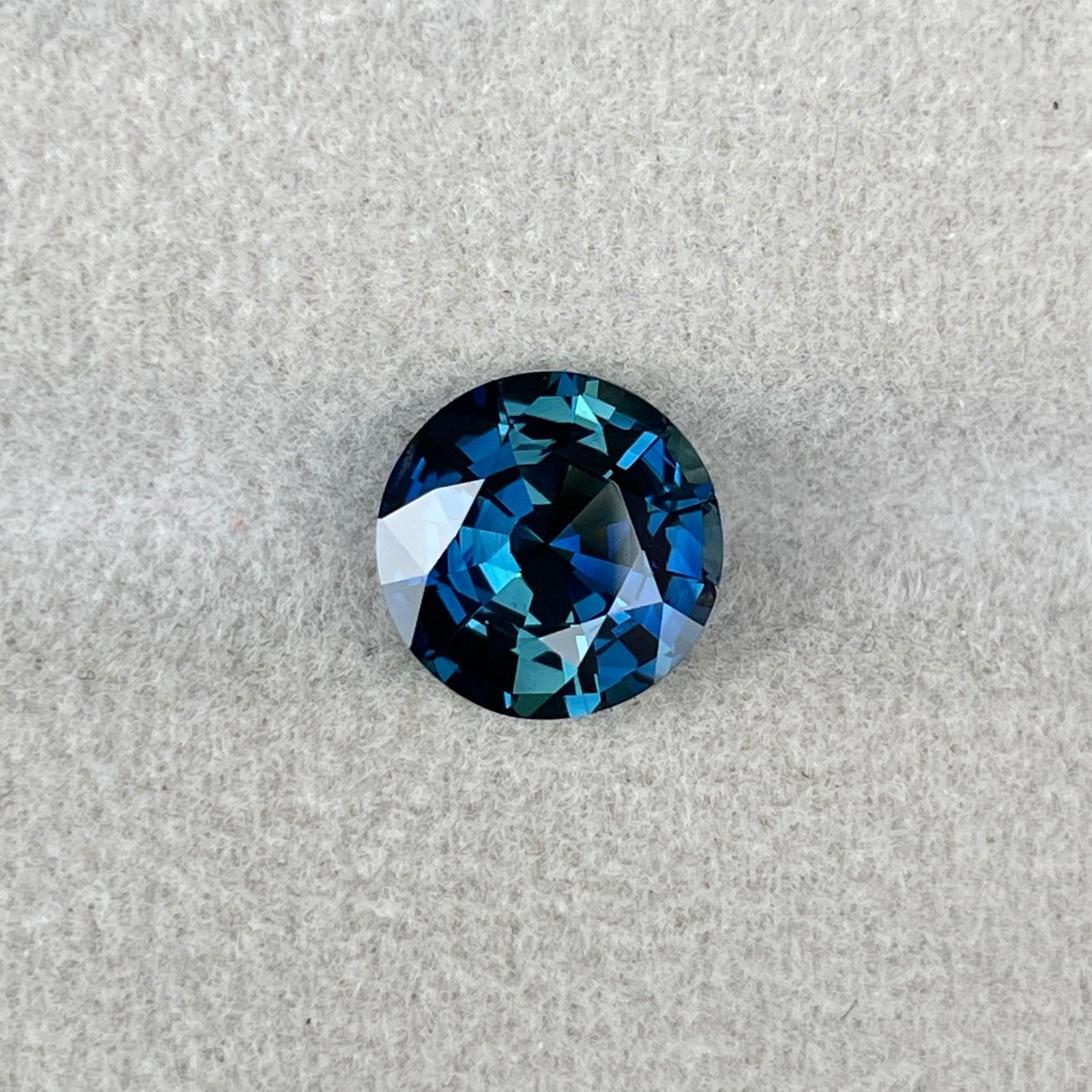 teal blue green parti sapphire round cut gem