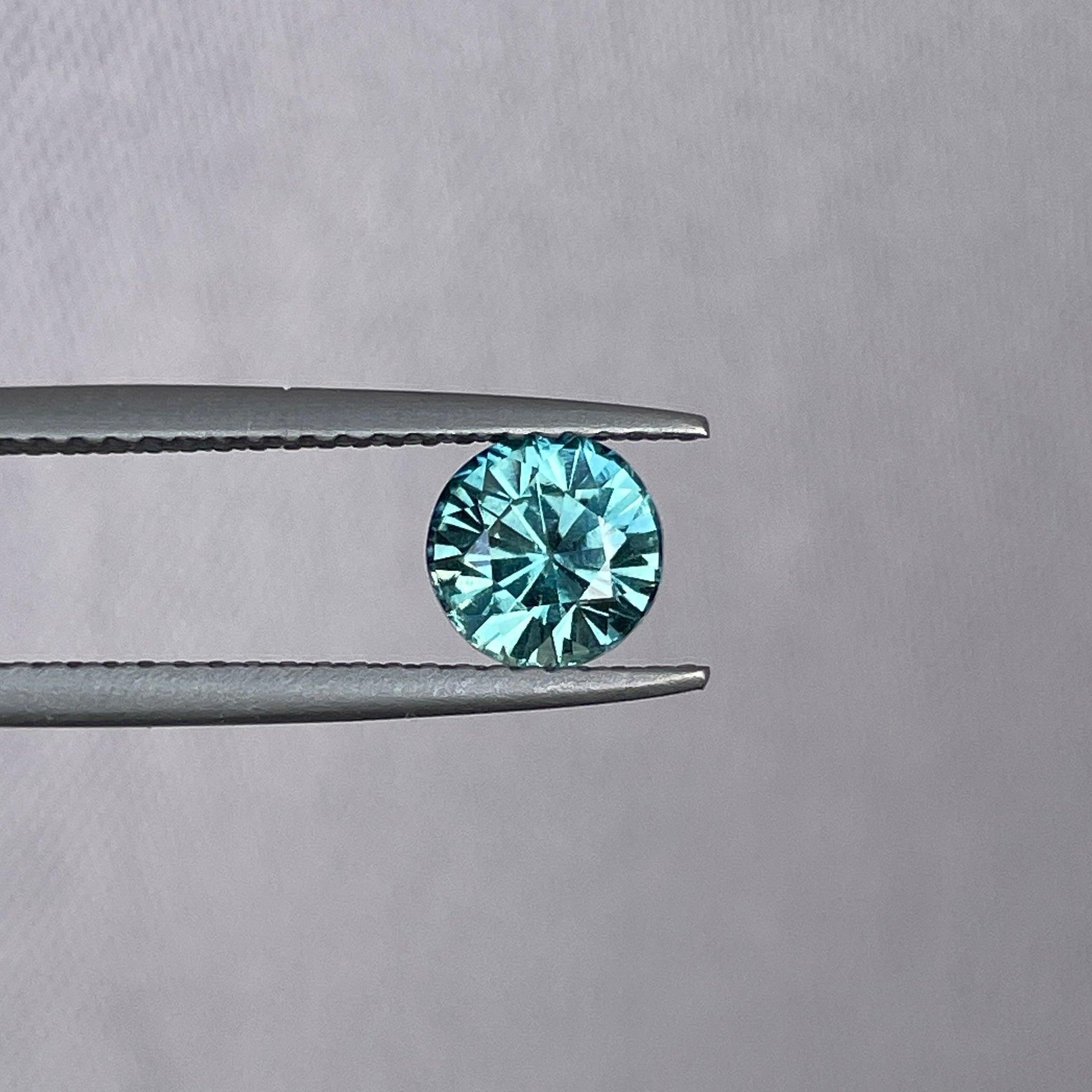 teal blue green parti sapphire round cut gem