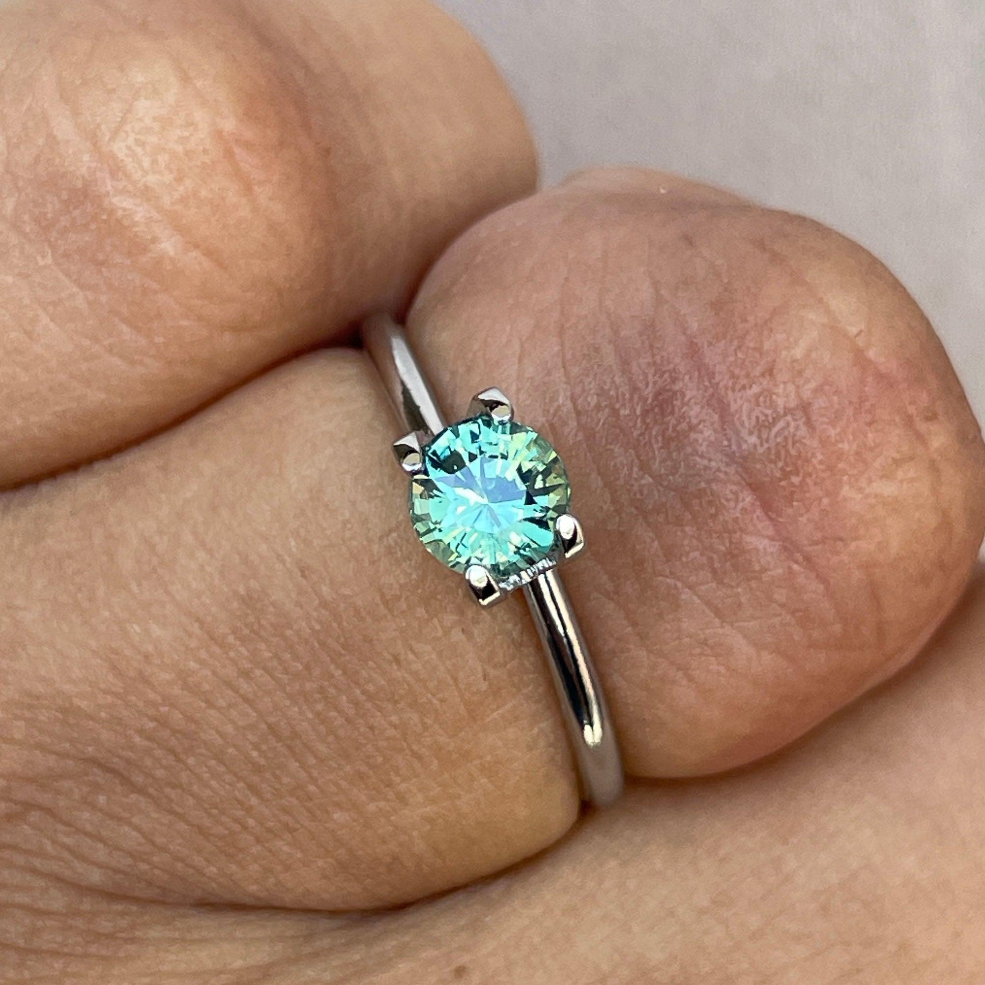 teal blue green parti sapphire round cut gem