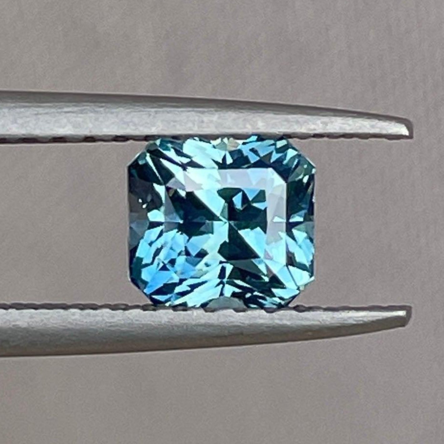 Saphir teal pierre précieuse en vrac, taille radiant, 1,14 carats, pierre de naissance de septembre bleu-vert, de NASHGEMS, idéal pour les montures de bijoux.