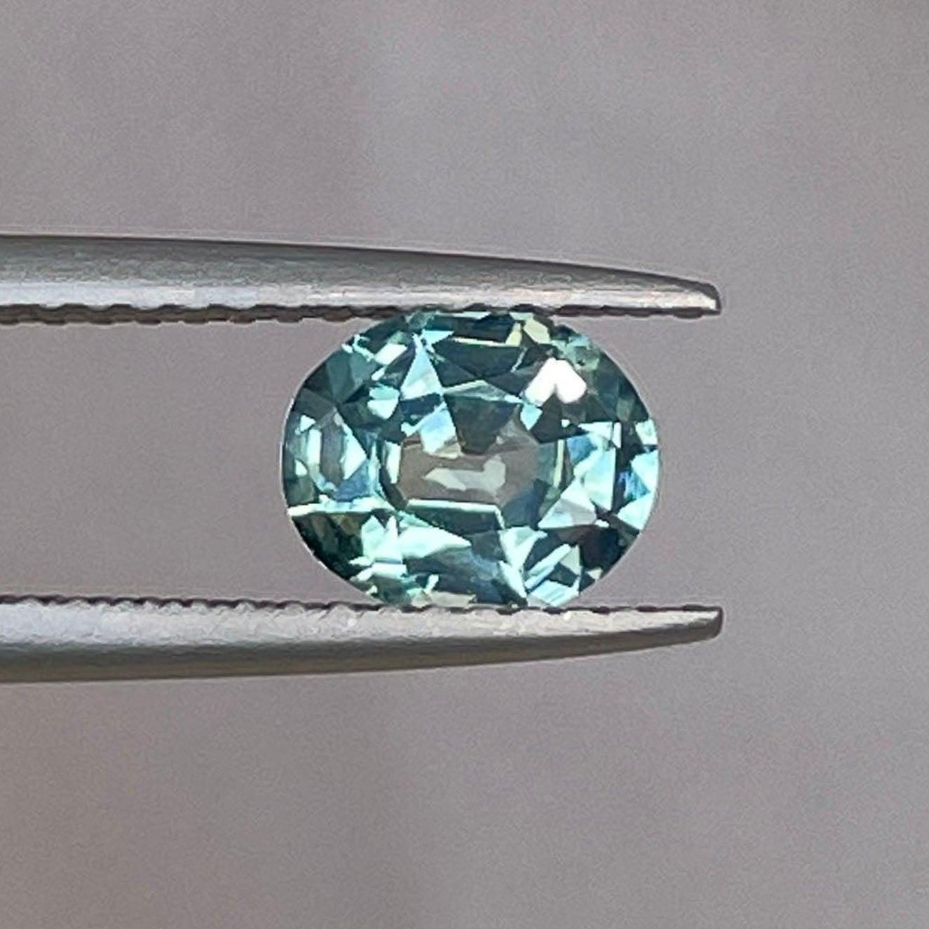 Saphir bicolore Teal NASHGEMS Parti de 1,07 carat, pierre précieuse lâche idéale pour la fabrication de bijoux, parfaite pour les bagues de fiançailles et d'anniversaire.