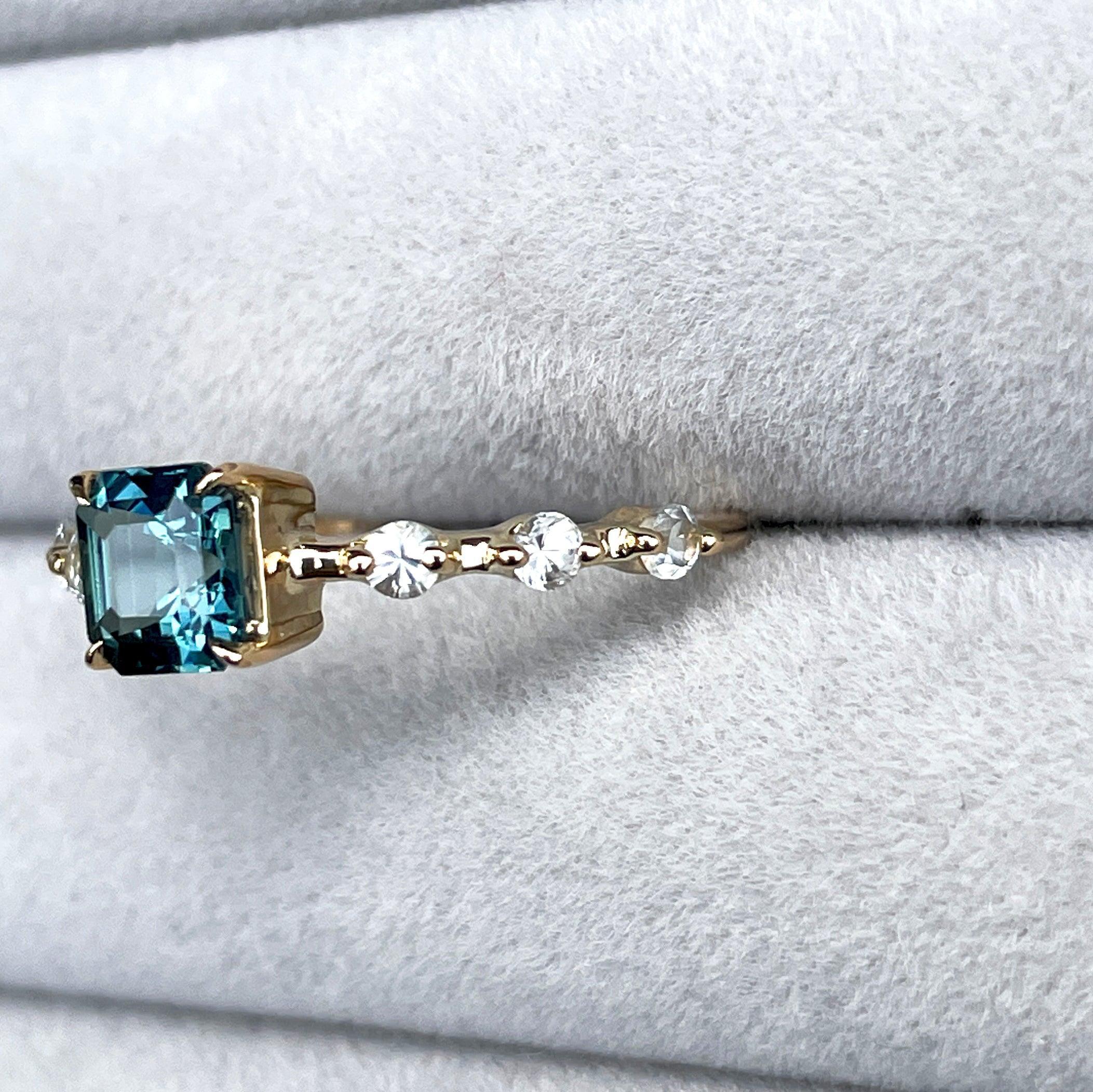 18k Gold Teal Sapphire Ring